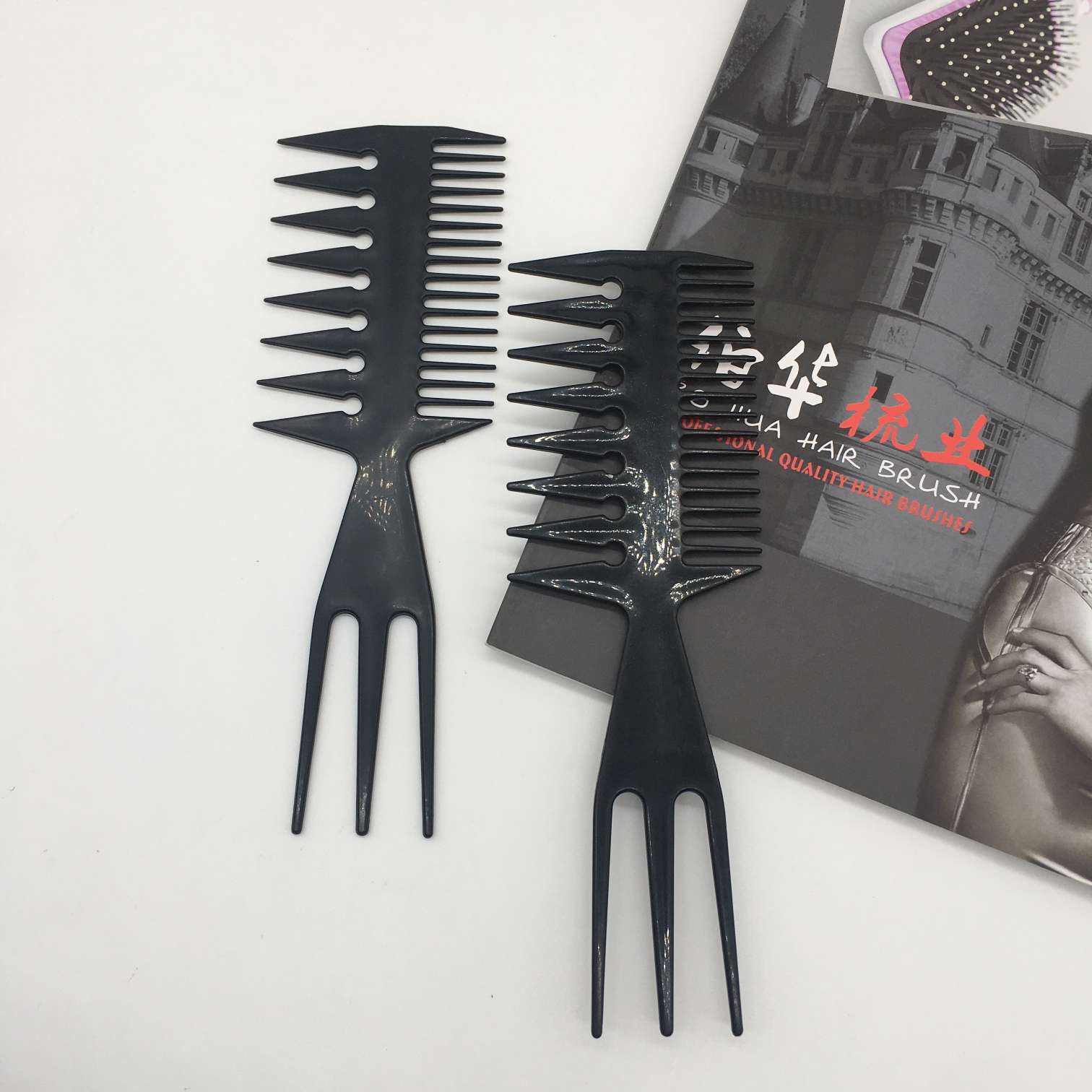 Factory direct sales of flat combs, professional hairdressing combs, flat combs, hairdressing combs, oil-cut combs, three-in-one wide-toothed combs, hairdressing products and tools