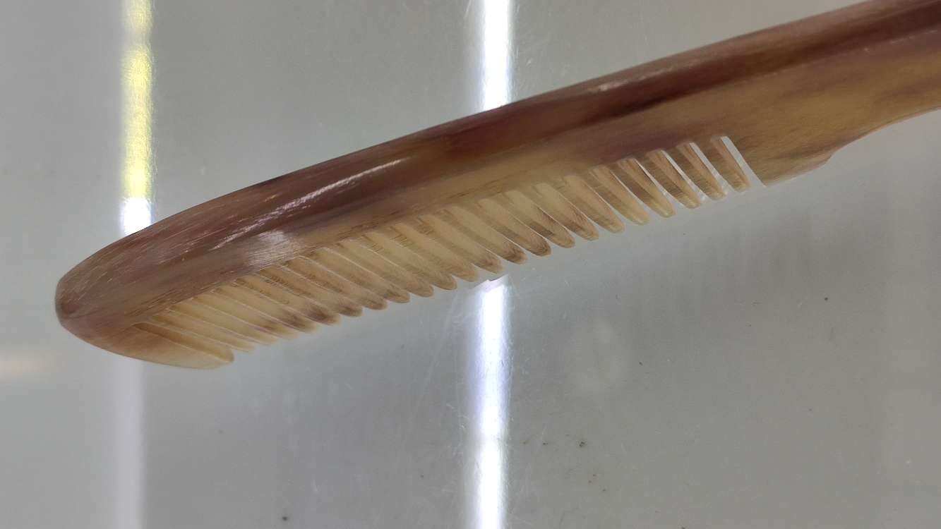 Xiaoping Natural Horn Comb 15 Cm Natural Horn Comb 15 Anchovies Application Scenario