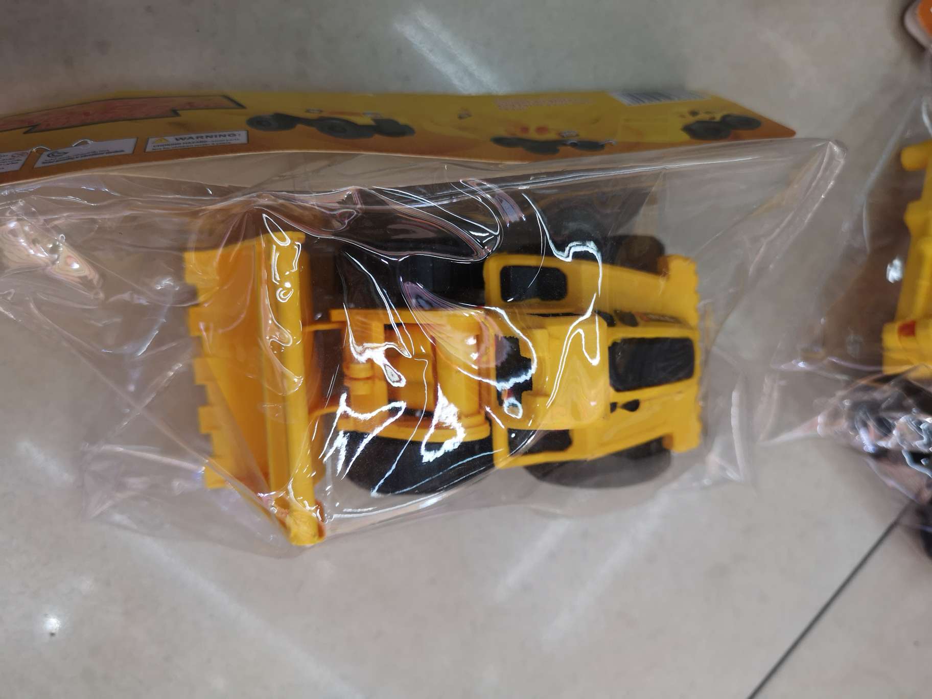 杨燕春玩具商行小卡车玩具惯性玩具推拉玩具01