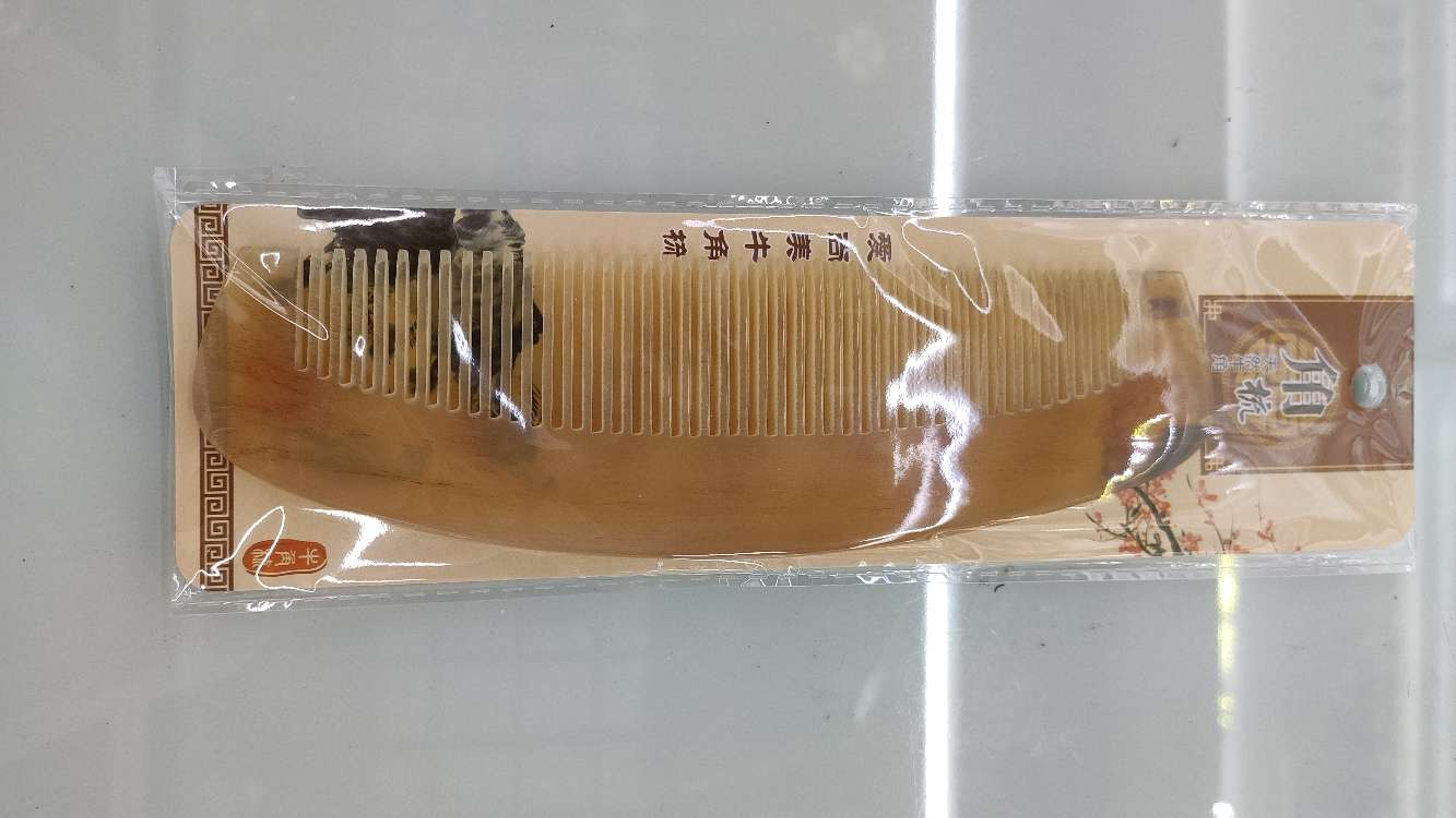 Xiaoping pure natural ox horn comb 17 cm month shape ox horn comb pure natural ox horn comb 17 months thumbnail
