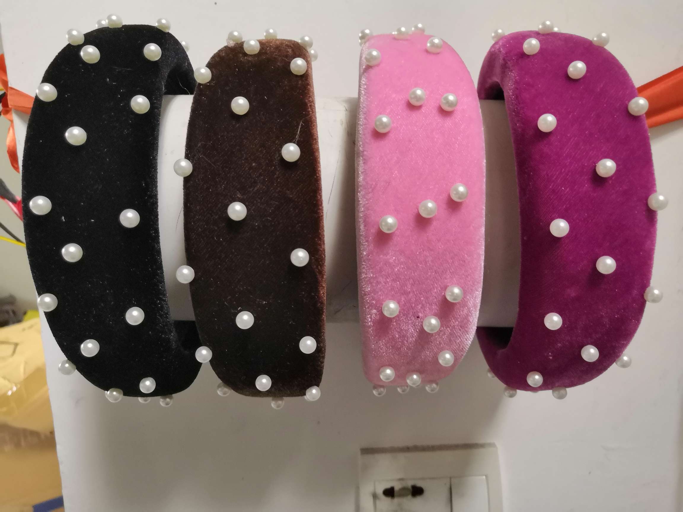 No pile and complete beaded head clasp thumbnail