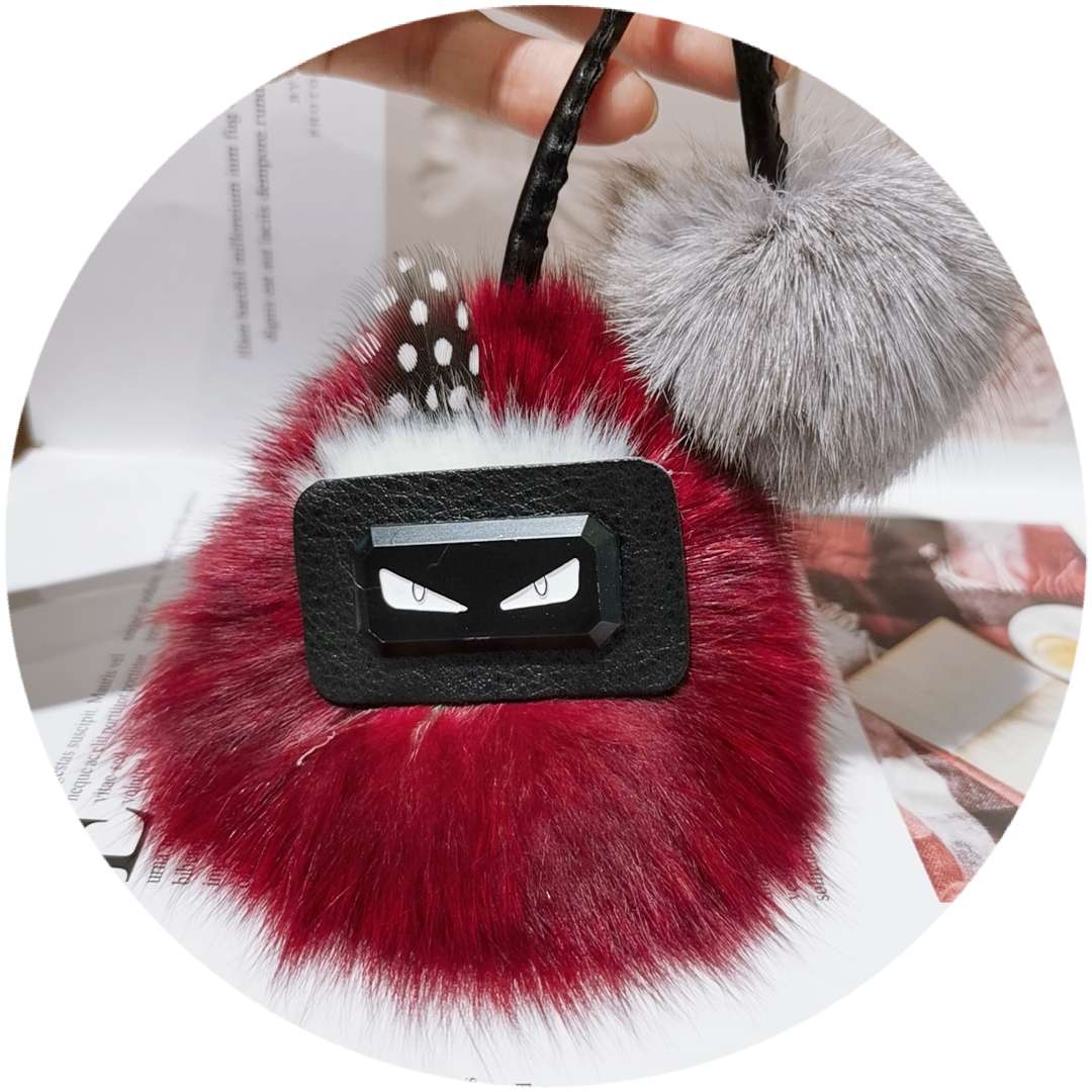 Little Monster bag pendant, real fox fur ball pendant, plush ball with accessories, car keychain pendant, cute girl Application Scenario