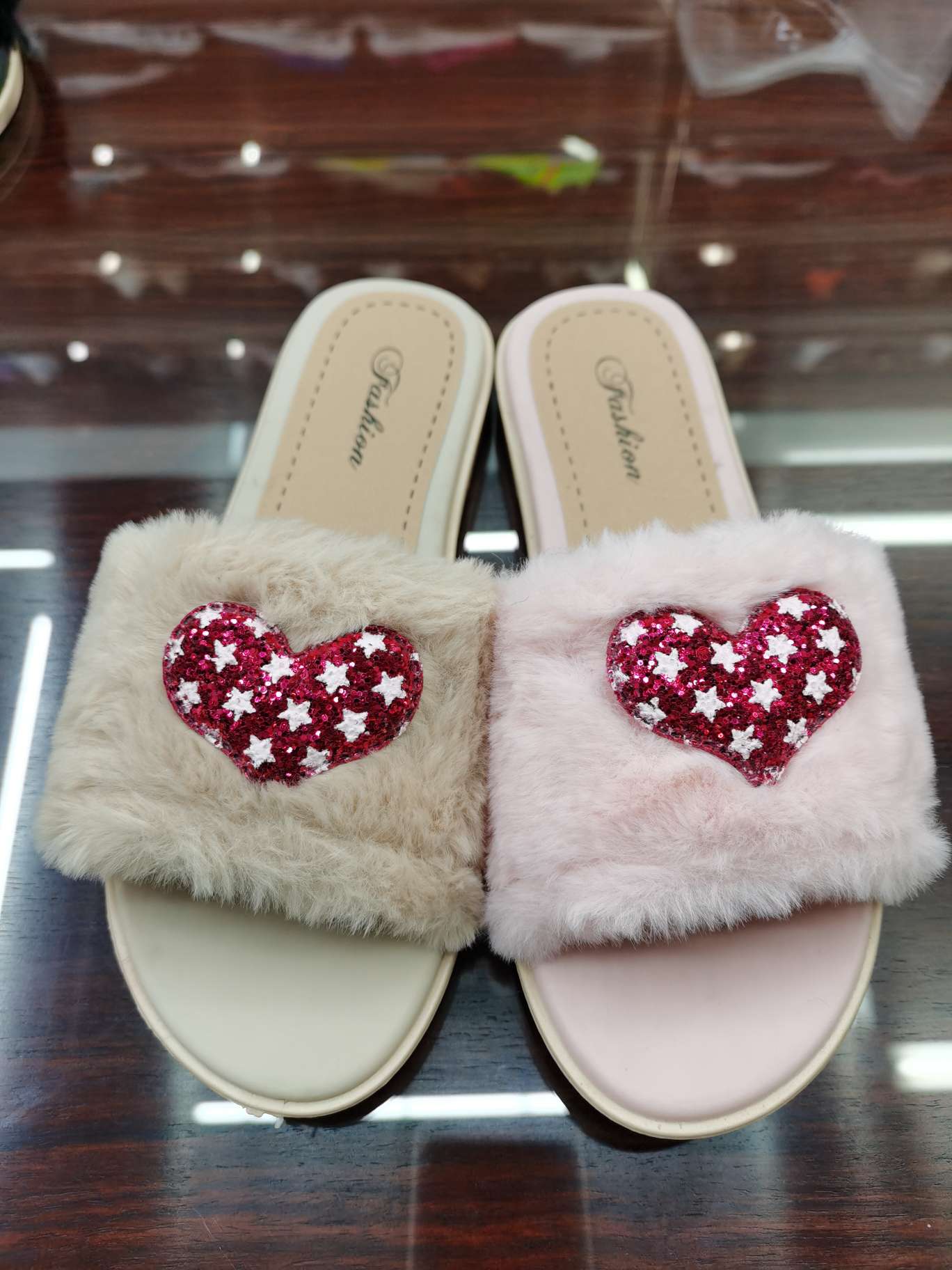 Glitter love slippers for women