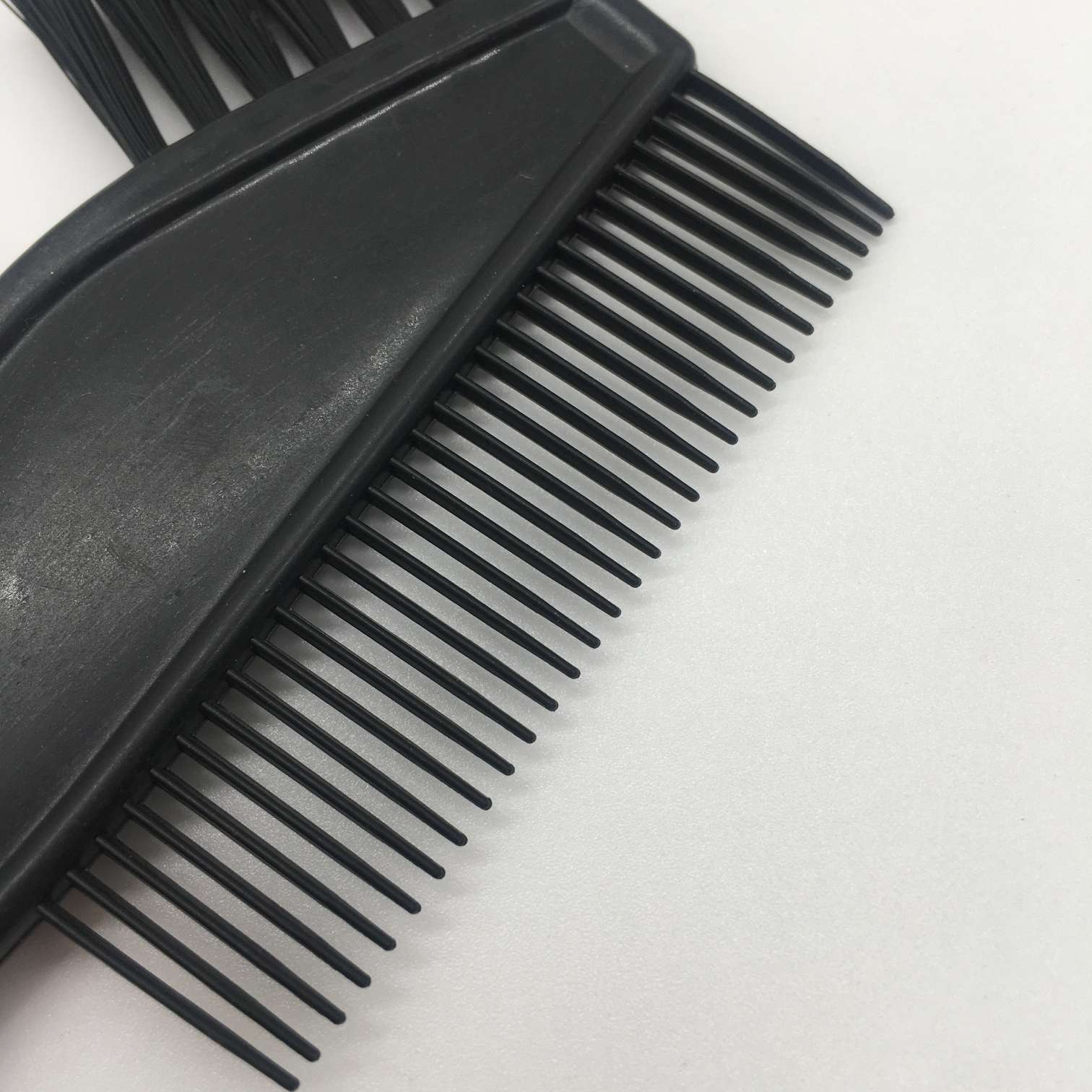 Factory direct sales of plastic oiling hair dye brushes, black hair care tools, hair dye products, No. 2 comb A Item Picture