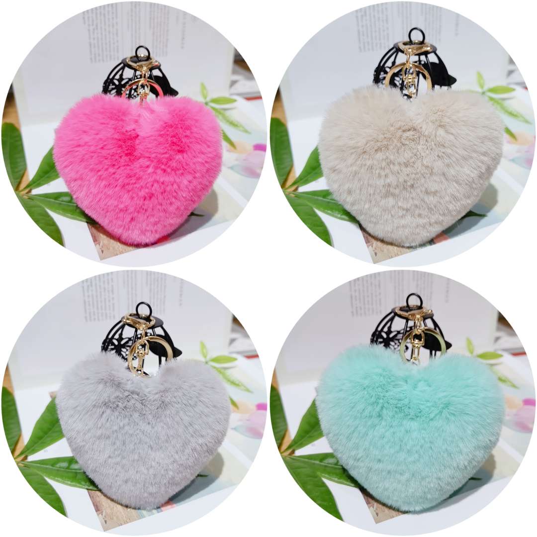 Heart-shaped plush pendant, cute keychain, mobile phone pendant, accessory, heart-shaped fur ball bag pendant Application Scenario