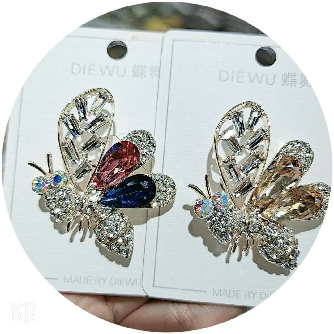 Fashionable Little Bee Brooch
