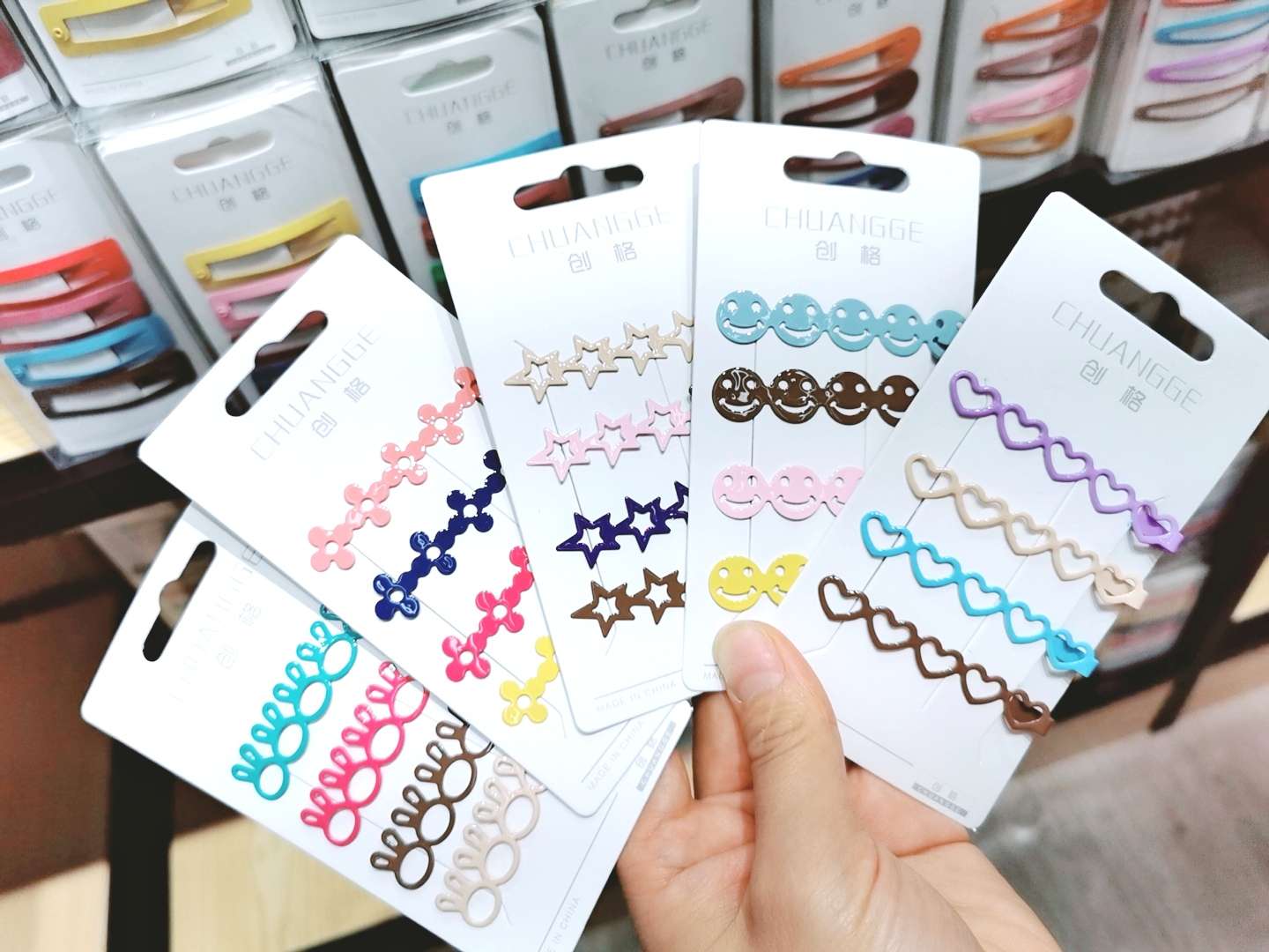 Korean-style polka dot BB clip, edge clip, internet-famous clip, trendy accessory, ins style, cute bb clip, irregular-shaped straight clip Item Picture