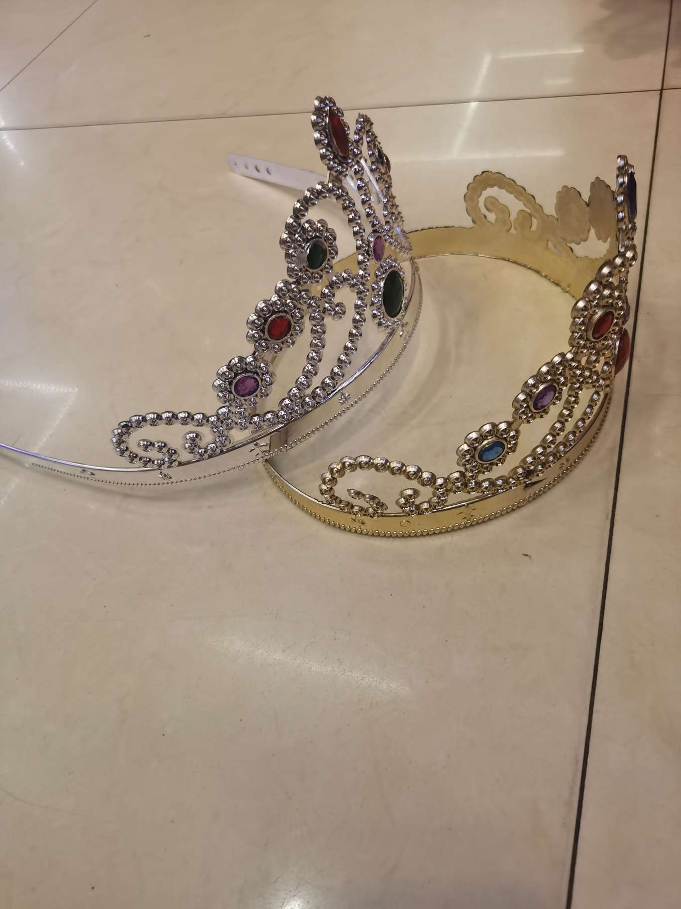 电镀皇后皇冠，600一箱！金，银2色！细节图