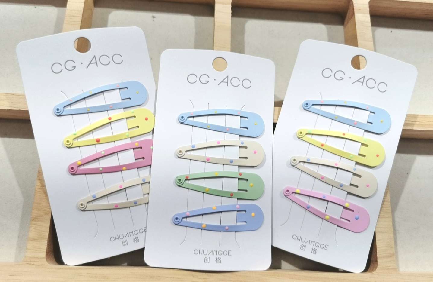 Korean-style polka dot BB holder, edge holder, internet-famous holder, trendy accessory, ins style, cute dot bb holder Item Picture