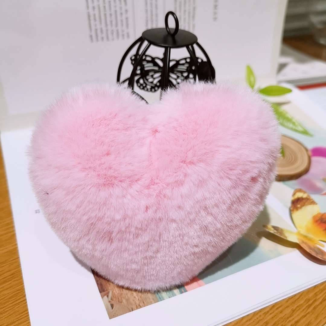 Heart-shaped plush pendant, cute keychain, mobile phone pendant, accessory, heart-shaped fur ball bag pendant