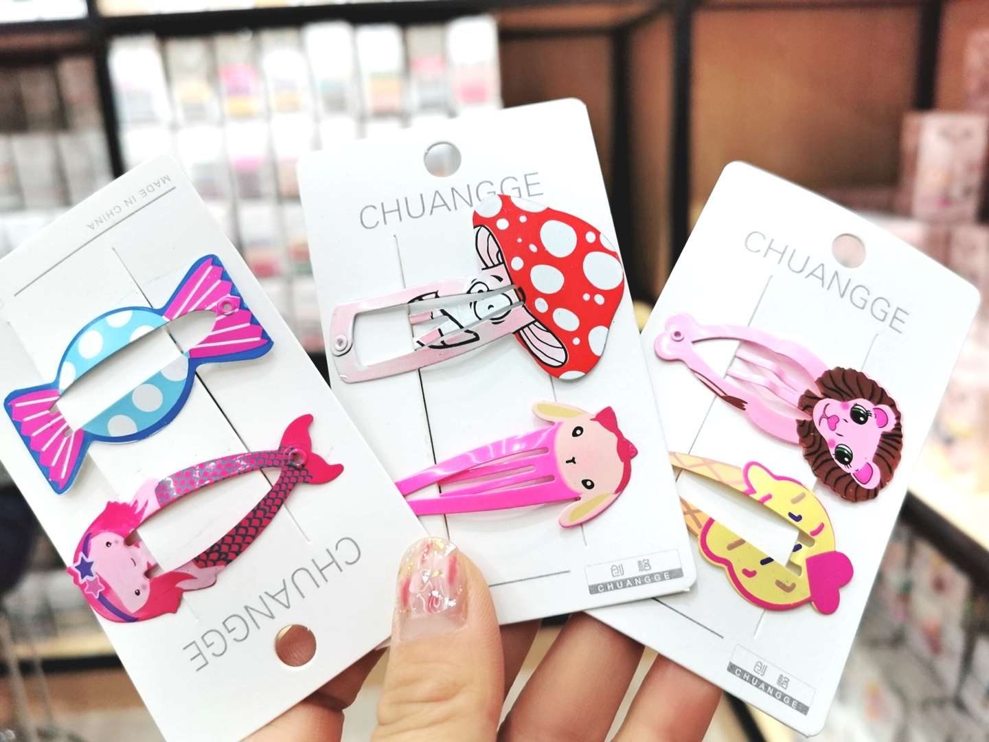 Cute Ins-style cartoon printed BB hair clips with side clips and headwear Application Scenario