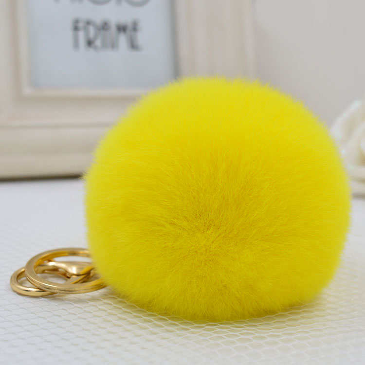High-quality rex rabbit fur ball keychains, cute car keychains for ladies, bag pendants, fur ball pendants and gifts Application Scenario