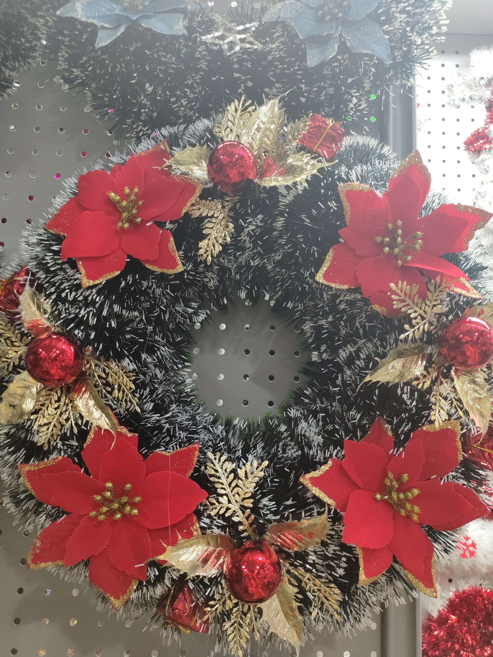 White tip and ball wreath thumbnail