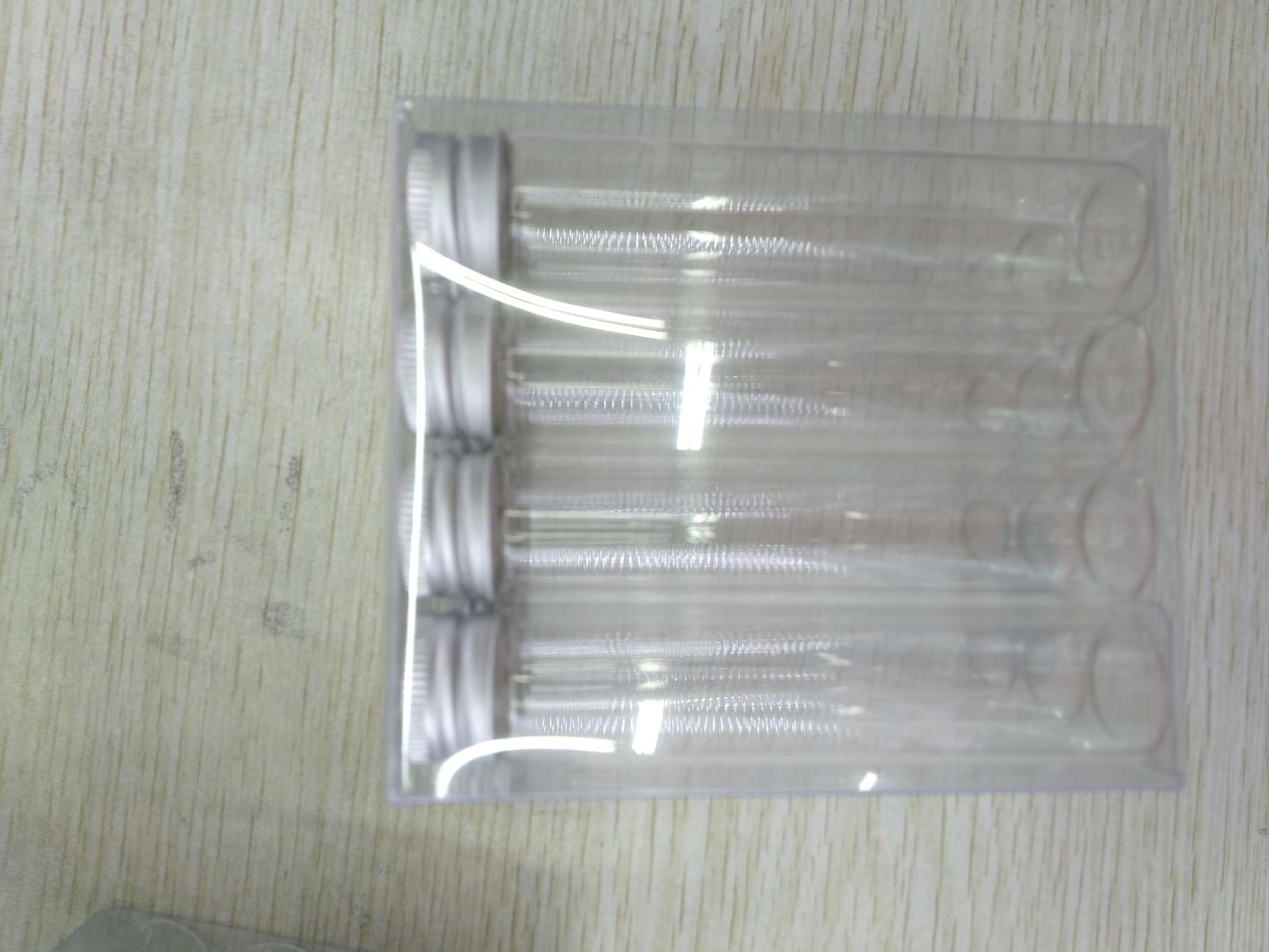 鑫元工艺D区三楼7924王爱兰玻璃瓶22mm*10mm铝盖