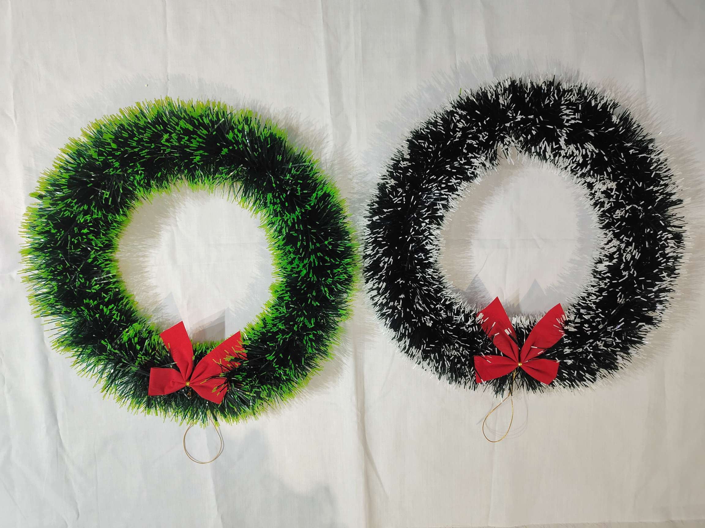 Green and white pointed garland thumbnail