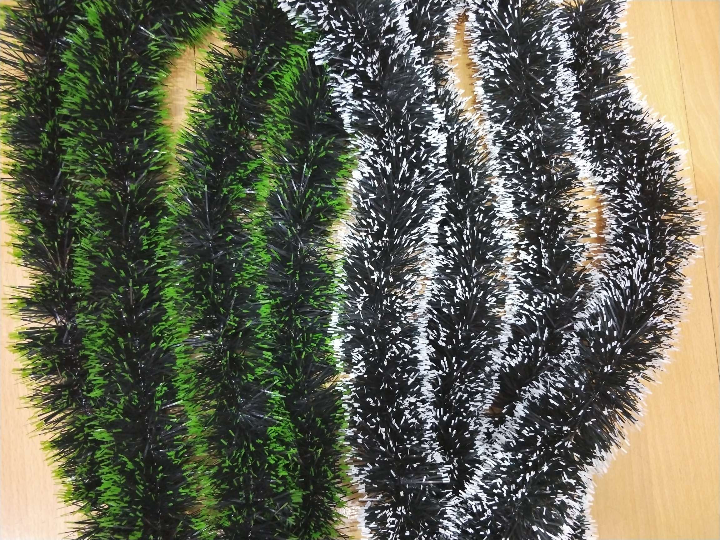 White, green pointed color strip