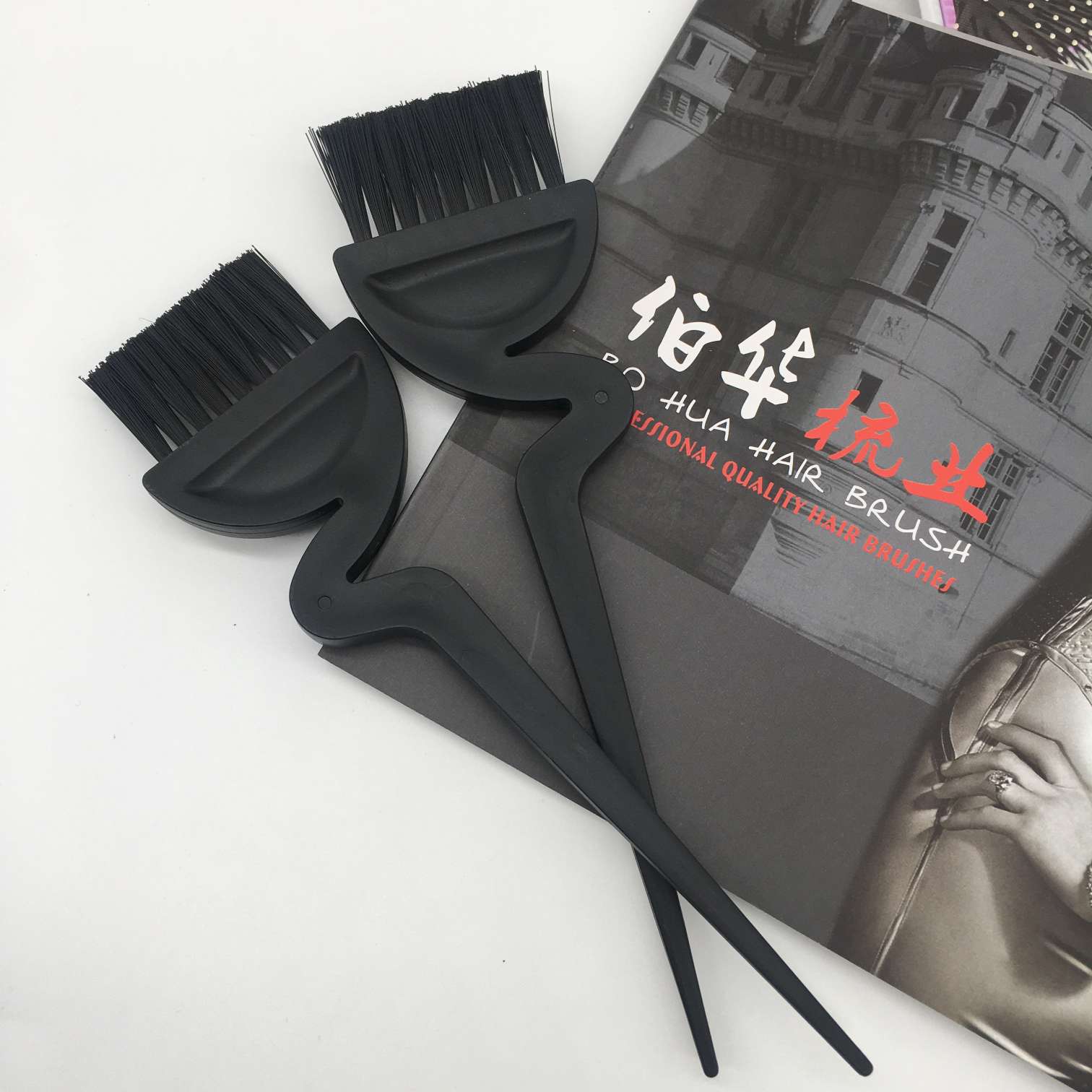 厂家直销塑料焗油染发刷弯刷美发用具染发工具 大弯刷