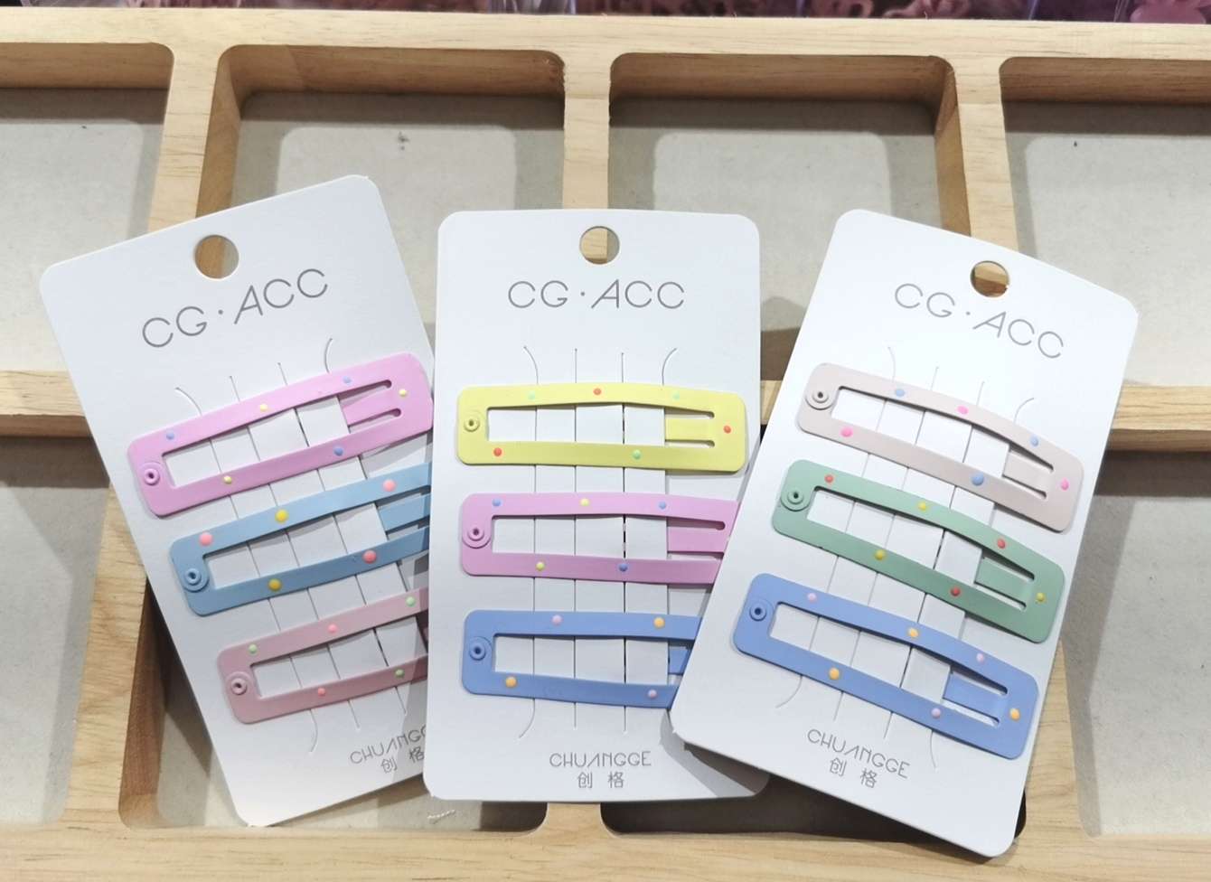 Korean-style polka dot BB holder, edge holder, internet-famous holder, trendy accessory, ins style, cute dot bb holder Application Scenario