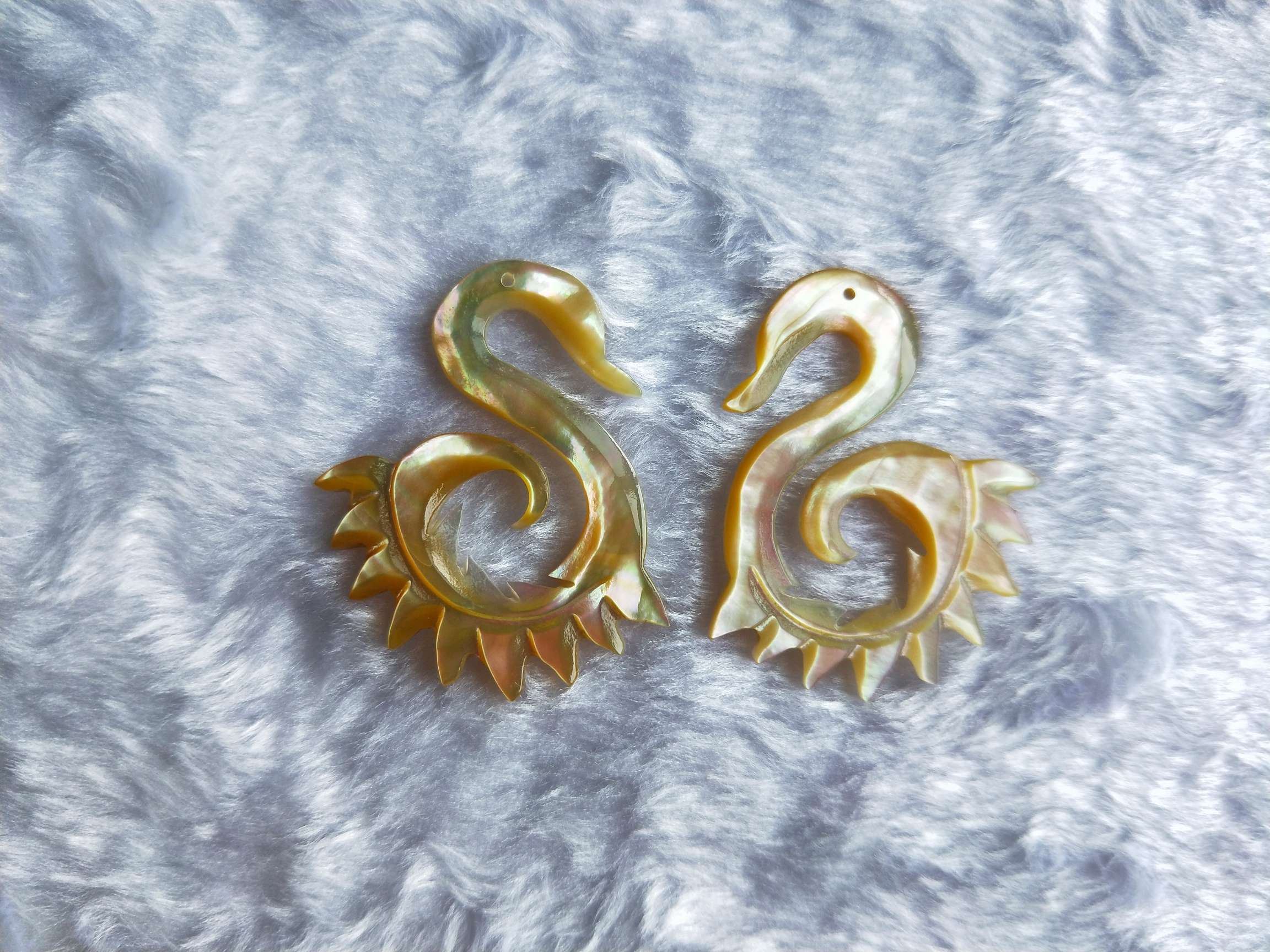 Natural Shell Yellow Butterfly Shell Swan Carving Diy Accessories