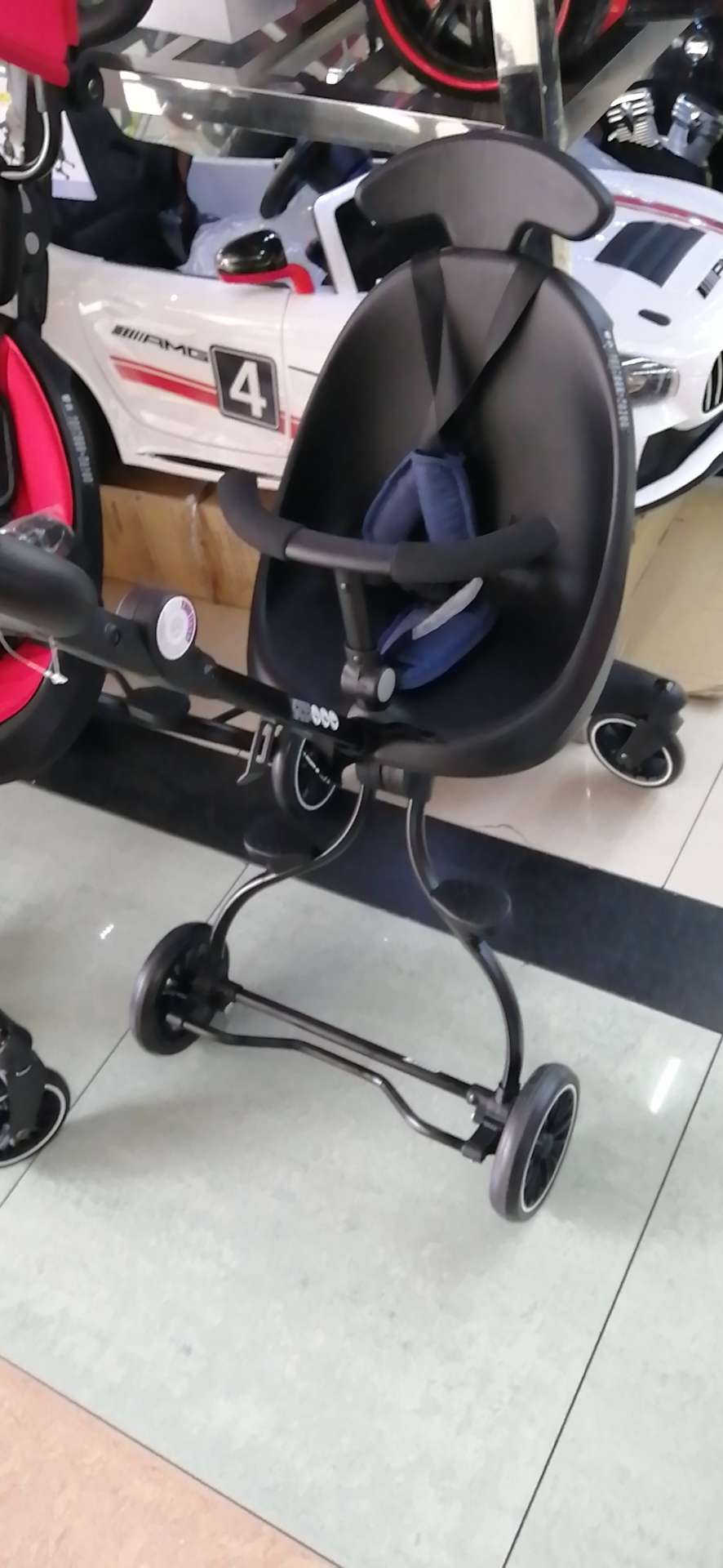 عربة أطفال