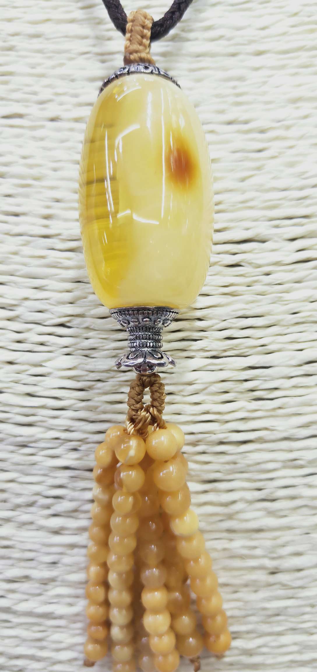 Raw mineral amber pendant details Picture