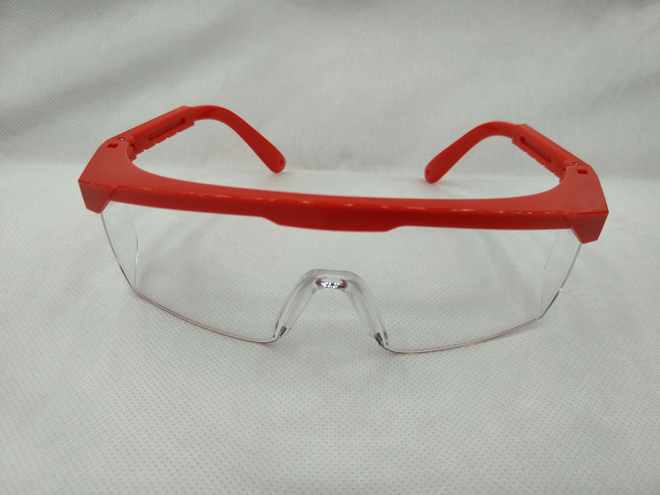 The HLL temple can be adjusted in four positions. The protective goggles are labor protection, splash and impact resistant, dust-proof, sand-proof and fog-proof. They are transparent protective glasses for both men and women cycling, with high clarity and wide field of view. They are not fog-proof undefined