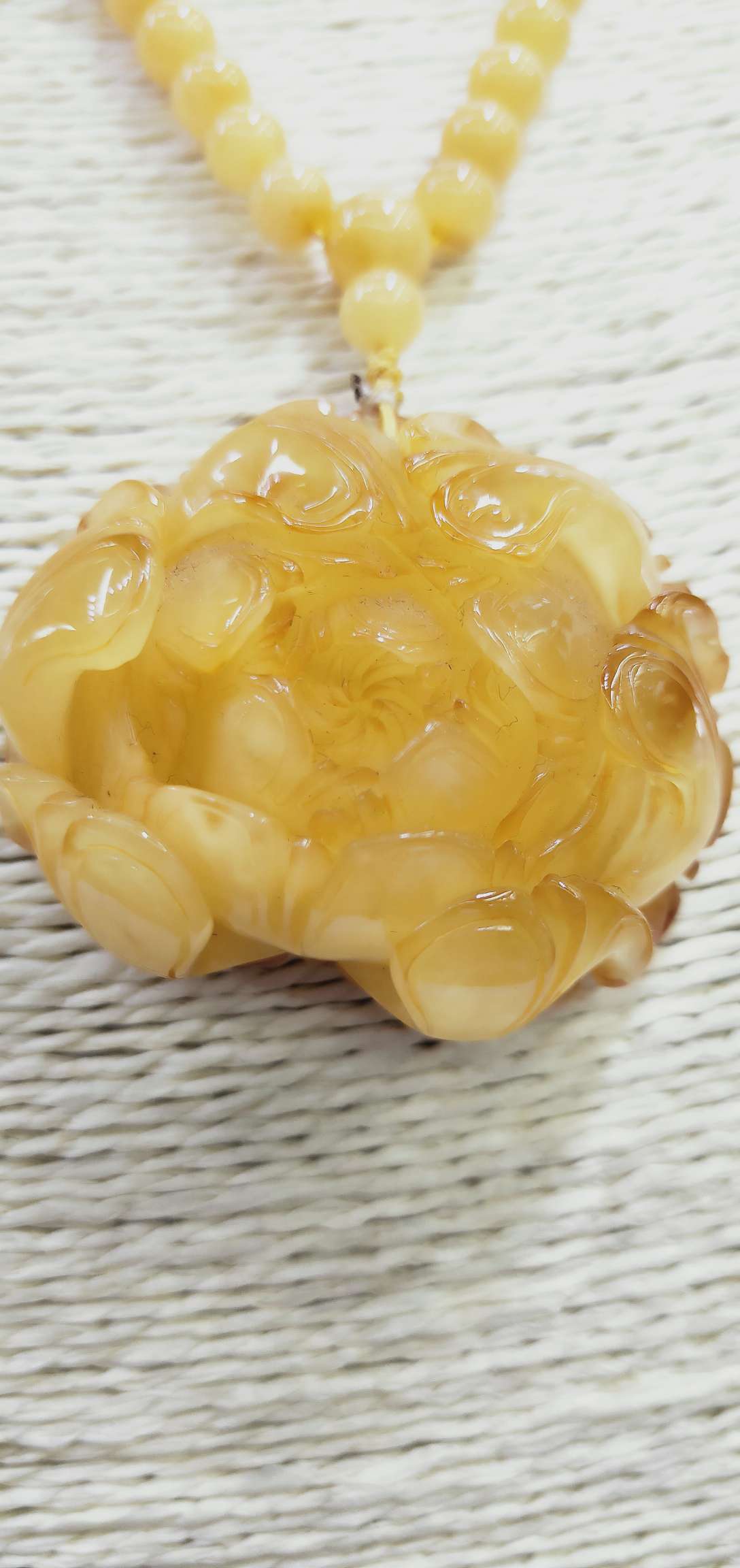 Beeswax pendant rose details Picture