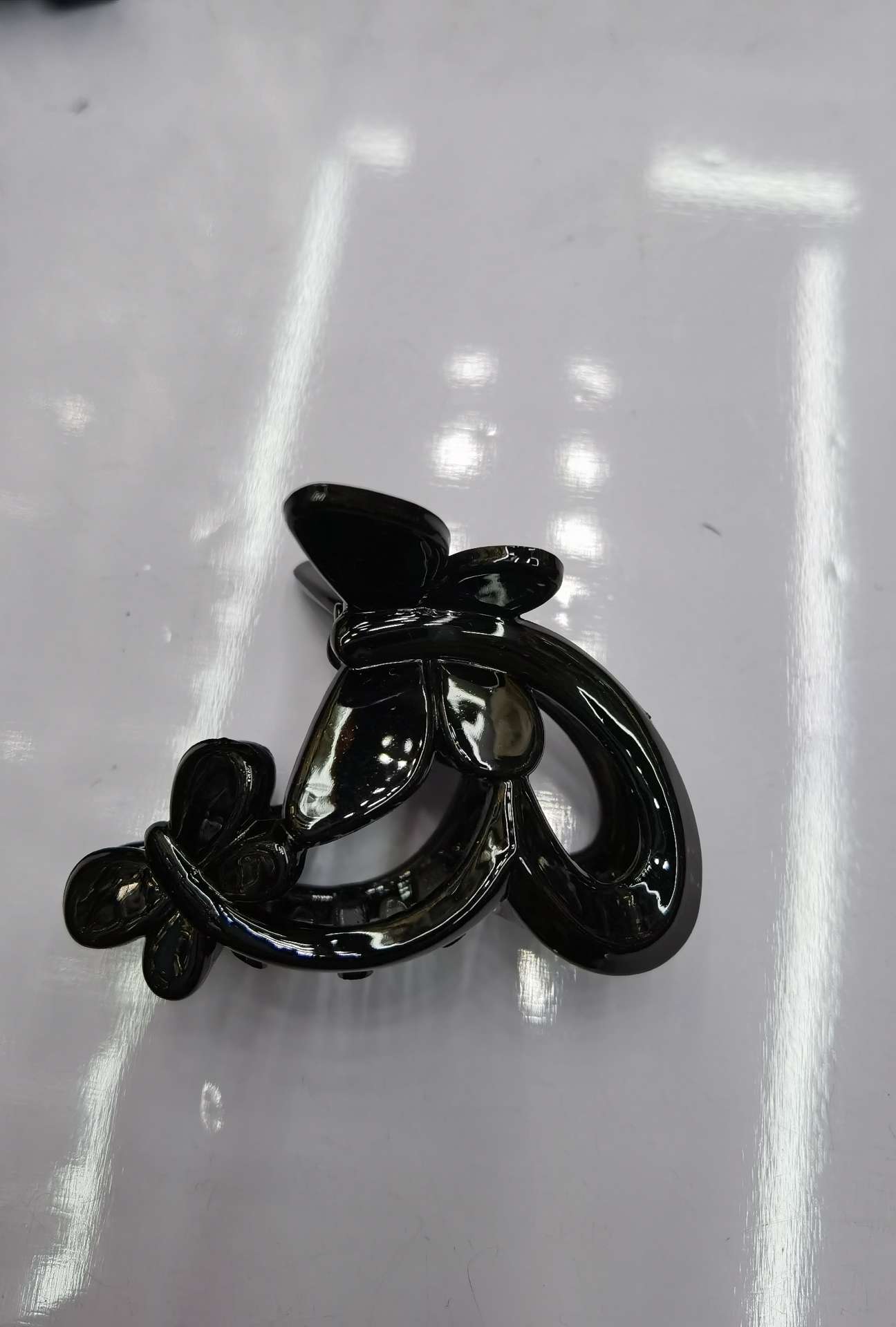Double butterfly claw clamp thumbnail