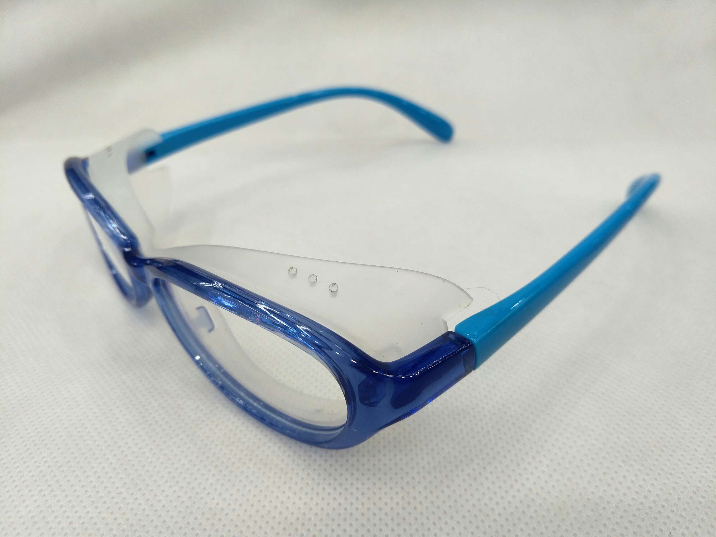 HLL children's glasses can be matched with myopic goggles, labor protection, anti-splash, anti-impact, polishing, dust, wind, sand and fog. Men and women riding transparent protective glasses with high clarity and broad vision Item Picture