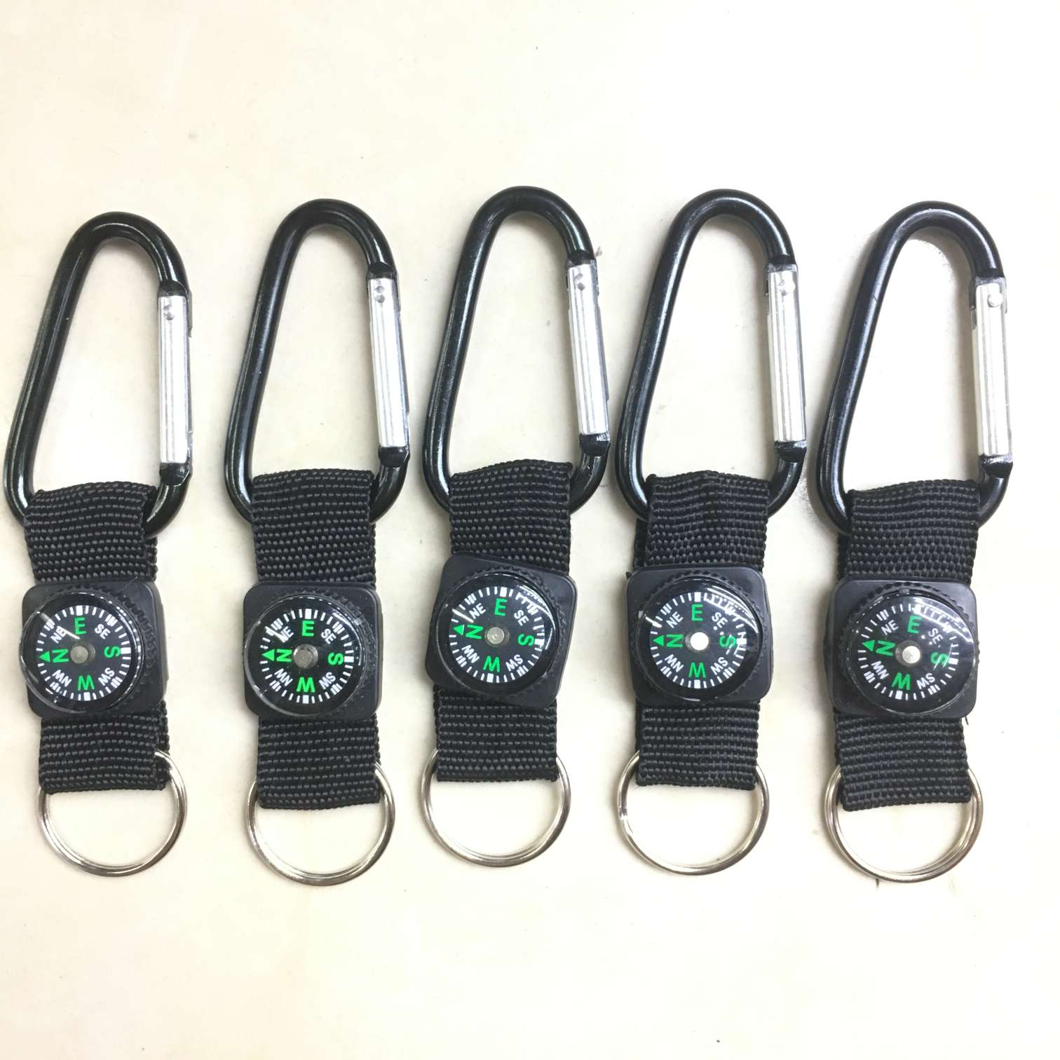 厂家直销供应黑色布带+登山扣（ 指南针带液体） 挂件，