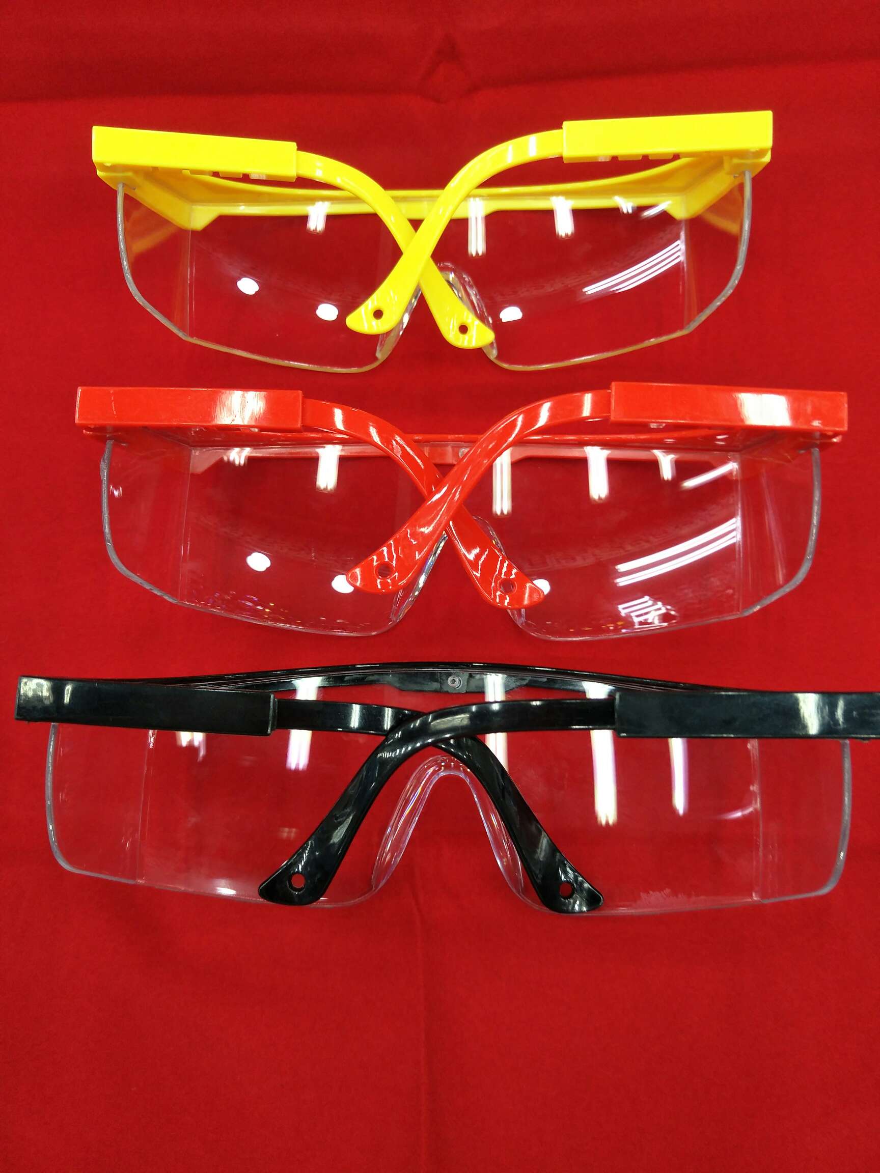 The HLL temple can be adjusted in four positions. The protective goggles are labor protection, splash and impact resistant, dust-proof, sand-proof and fog-proof. They are transparent protective glasses for both men and women cycling, with high clarity and wide field of view. They are not fog-proof Specification image