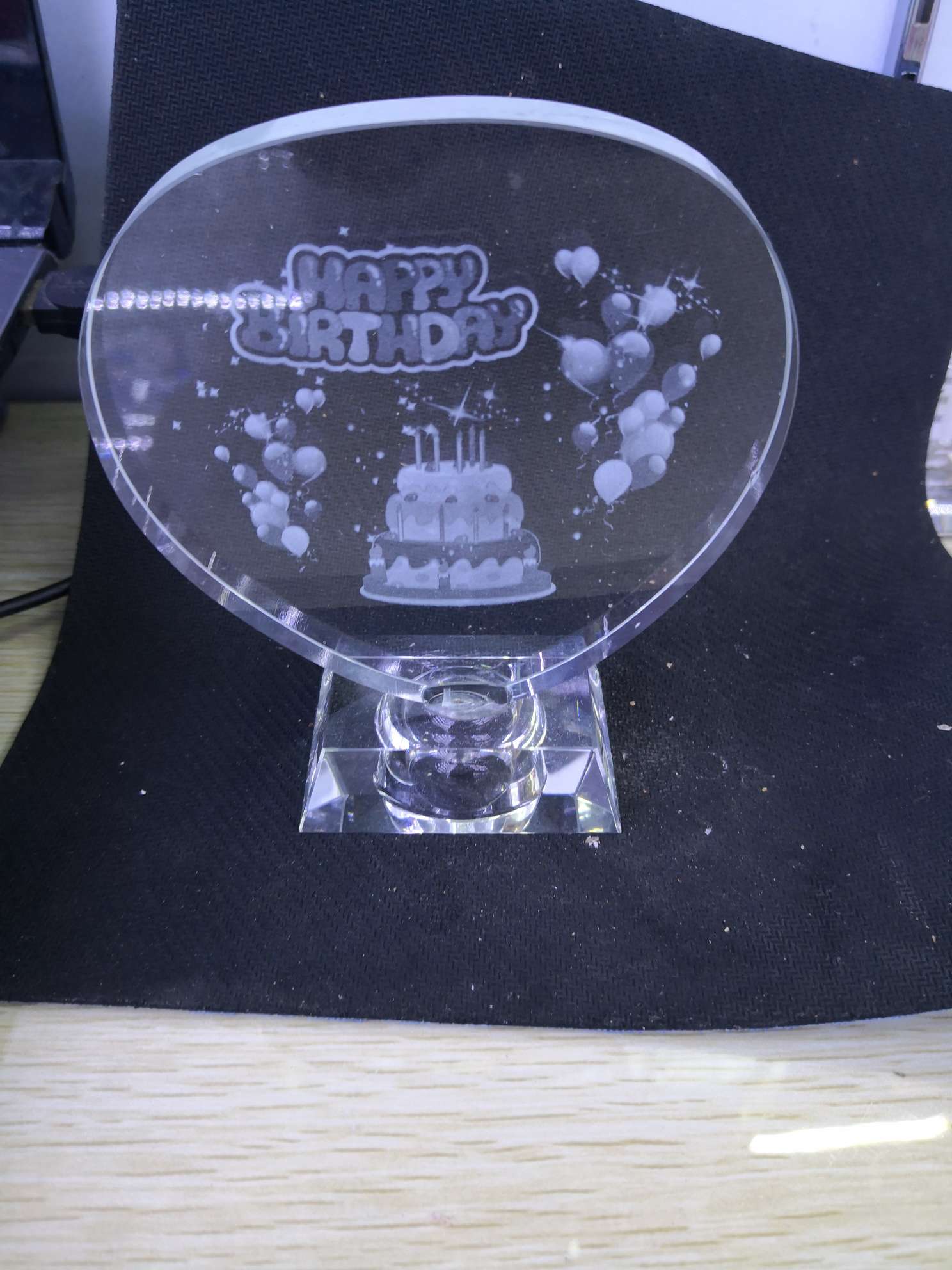 100爱心内雕水晶底座灯