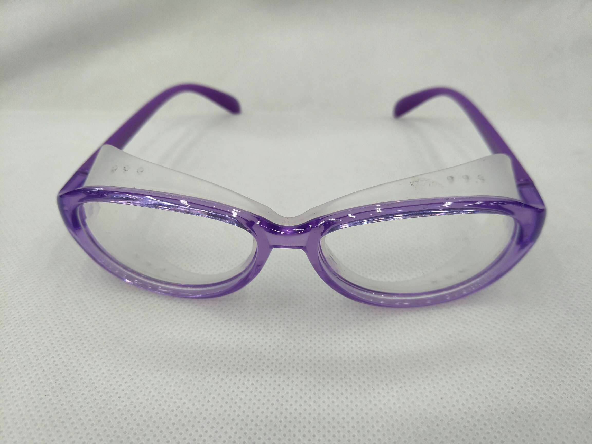 HLL children's glasses can be matched with myopic goggles, labor protection, anti-splash, anti-impact, polishing, dust, wind, sand and fog. Men and women riding transparent protective glasses with high clarity and broad vision undefined