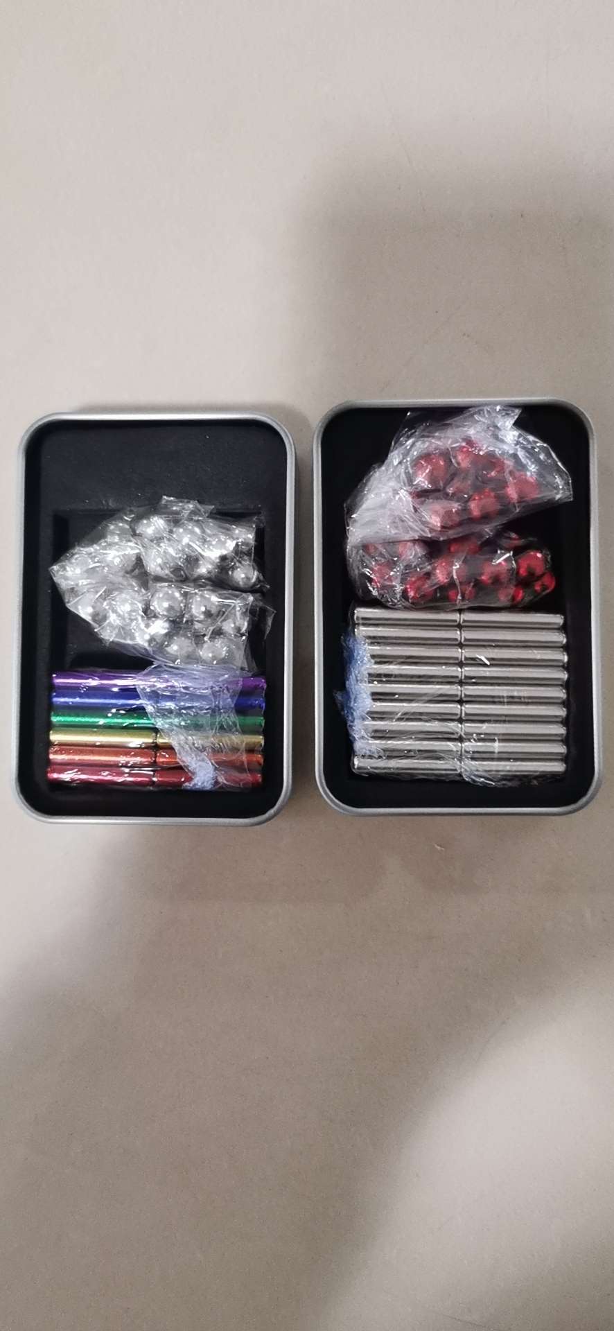 Colored magnetic beads