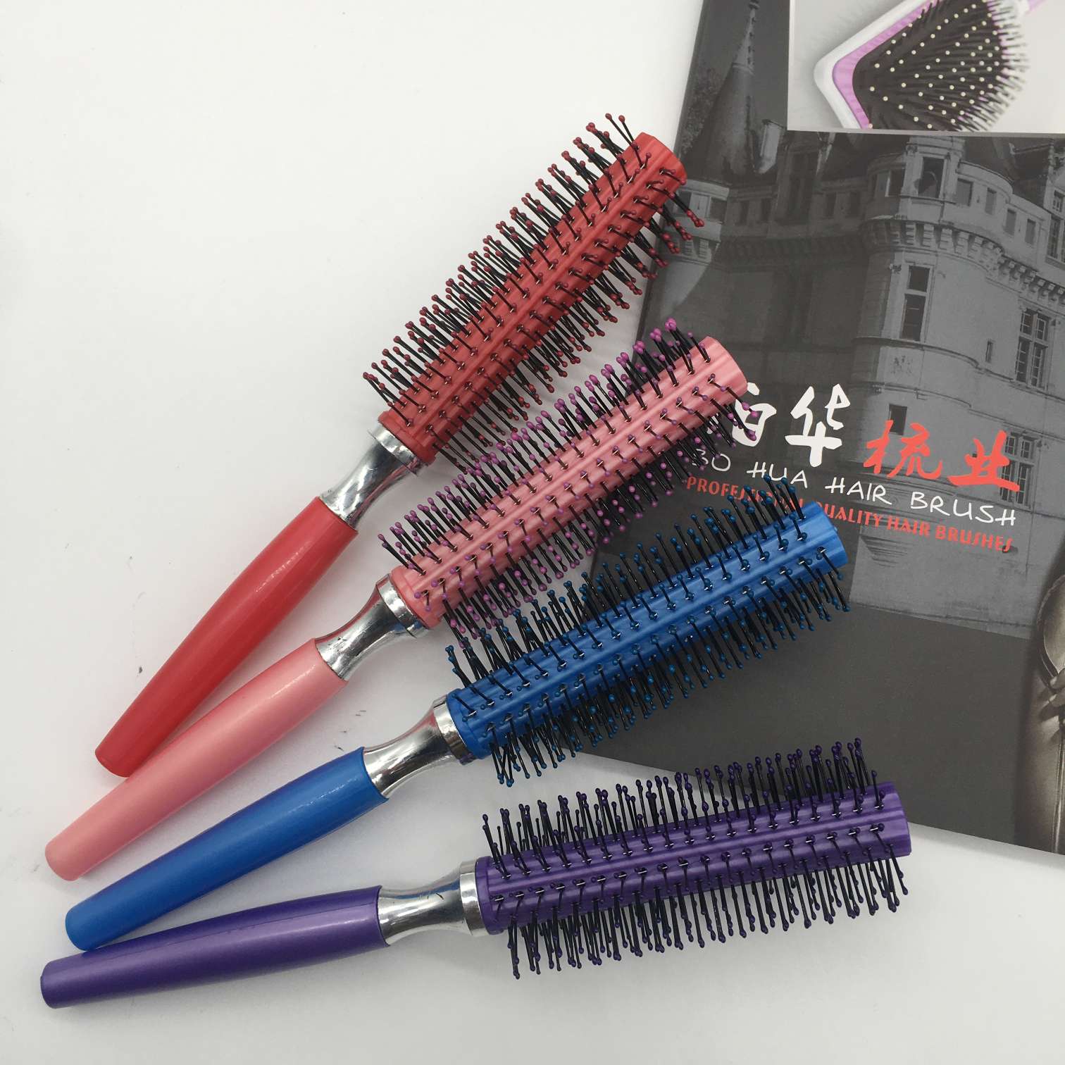 Customized combs, health care massage combs, rib combs, fine combs, pearlescent combs, electroplated combs, hair care products and small gifts from the manufacturer