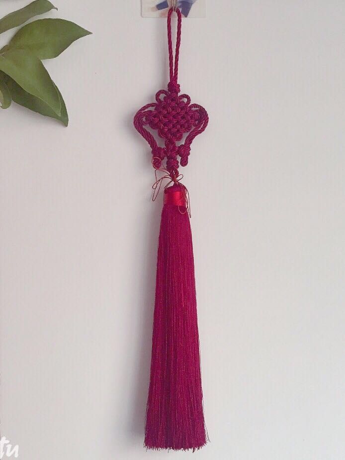 Large Chinese knot tassel pendant for wall hanging in the foyer details Picture