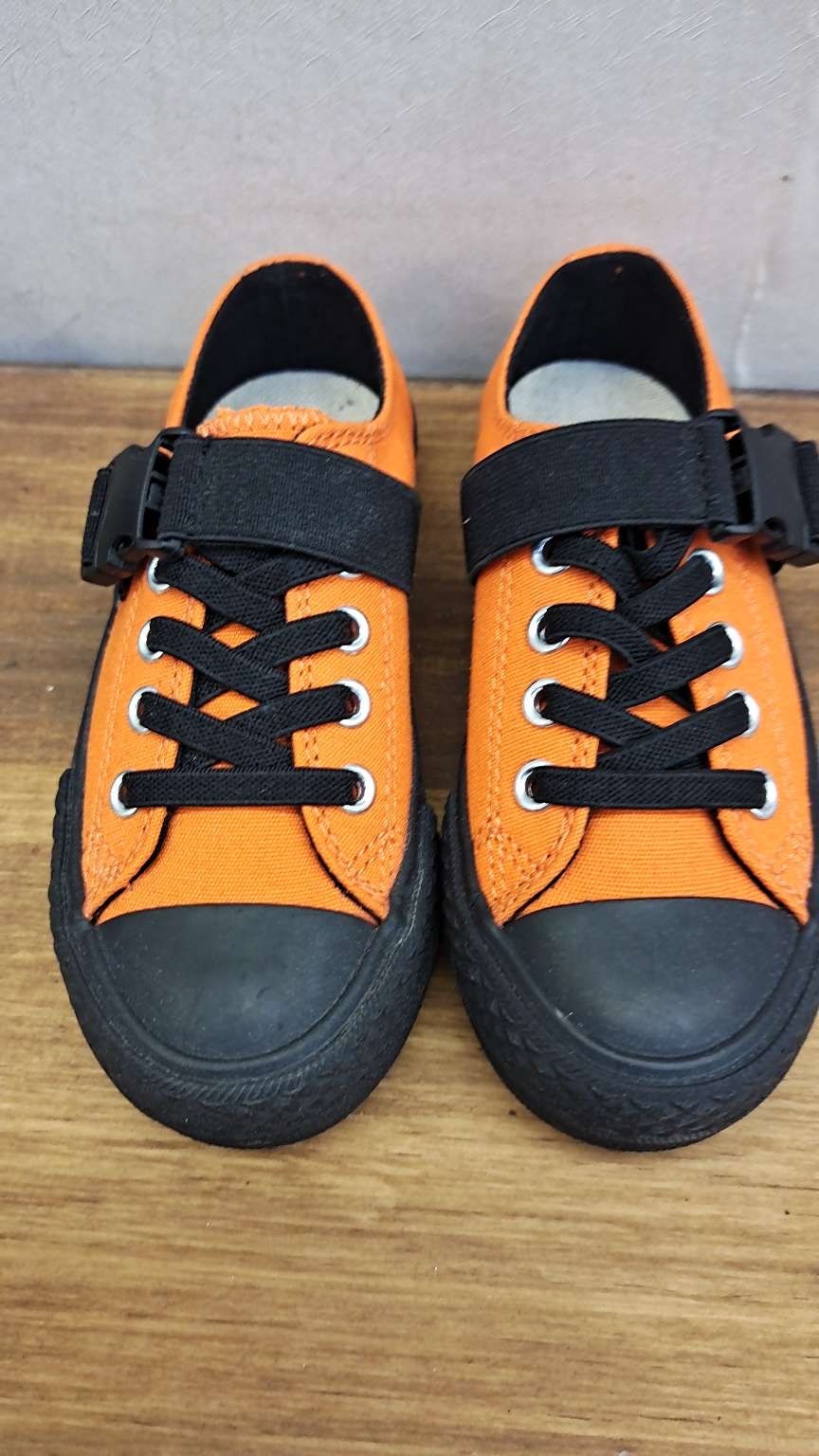 板鞋，桔色，男女童。