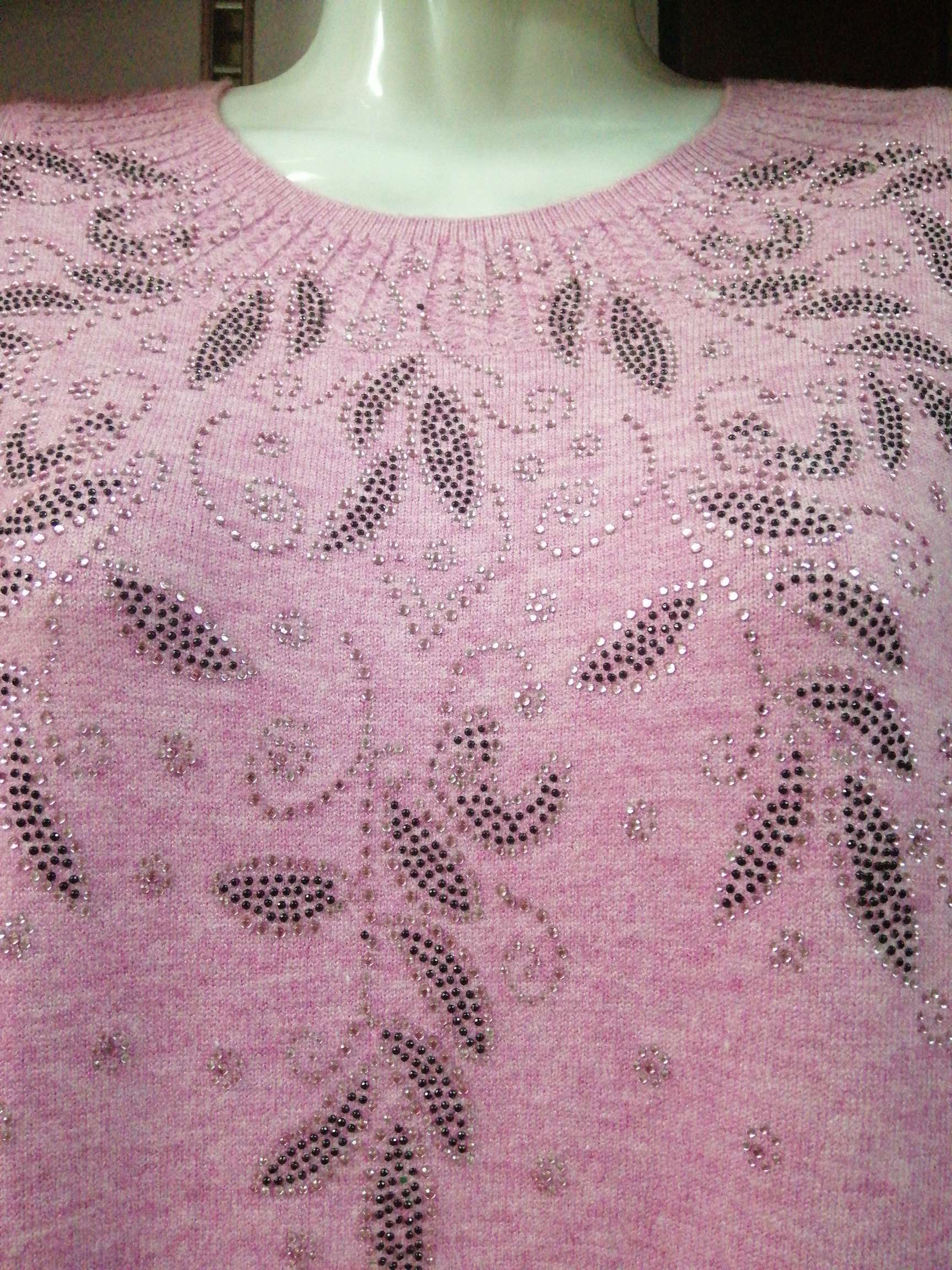 包心纱贴钻毛衣产品图