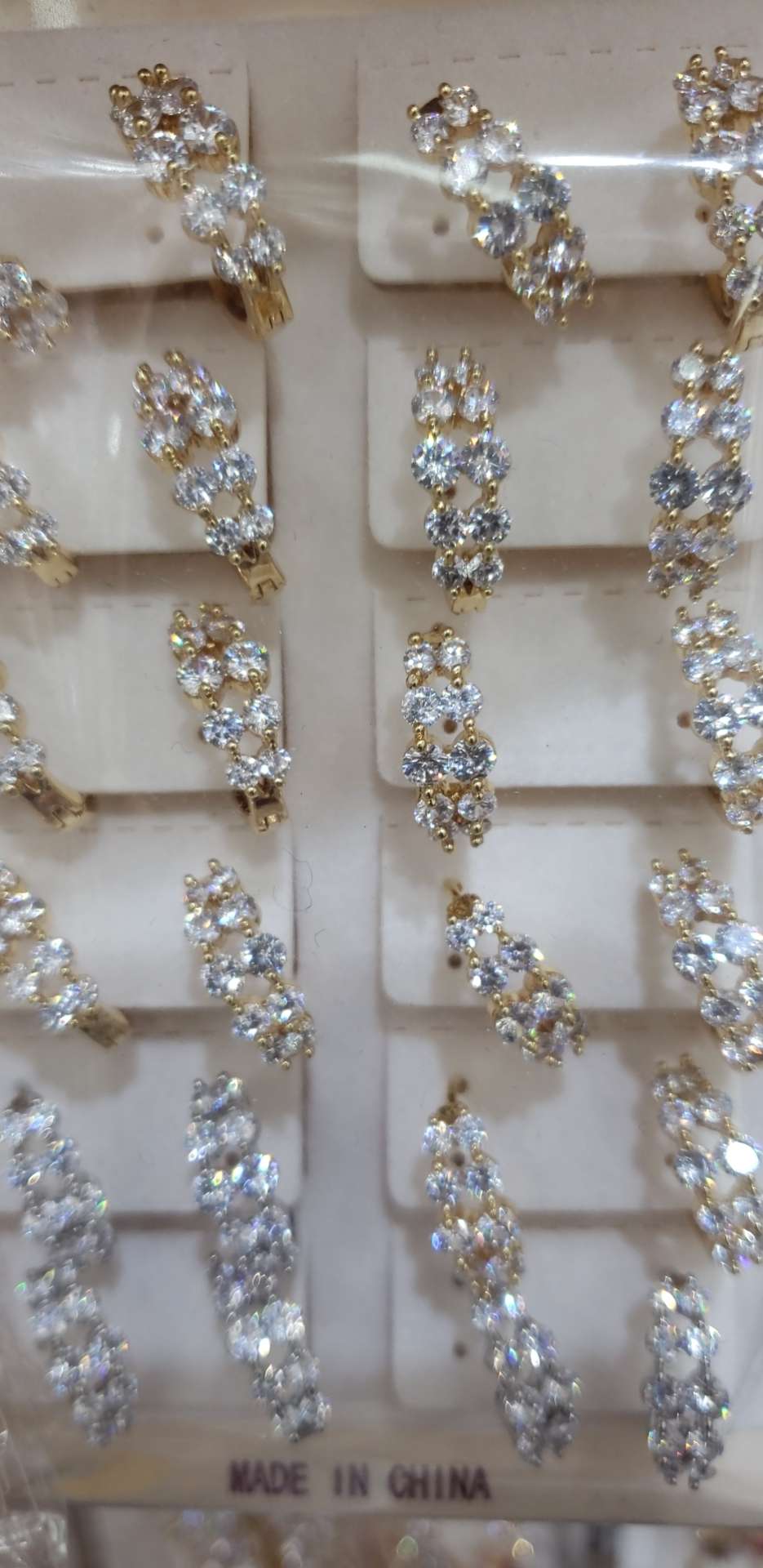 Zircon earrings are popular thumbnail
