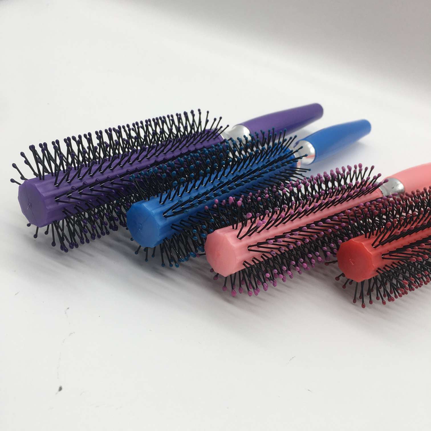 Customized combs, health care massage combs, rib combs, fine combs, pearlescent combs, electroplated combs, hair care products and small gifts from the manufacturer Application Scenario
