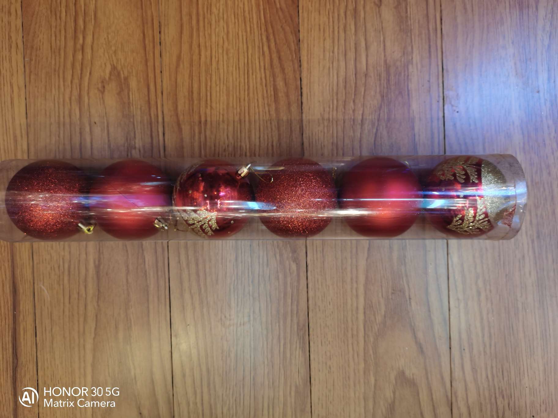 Christmas tree decorations: foam balls, hollowed-out balls, transparent balls with lights, electroplated balls, transparent balls with lights without lights details Picture