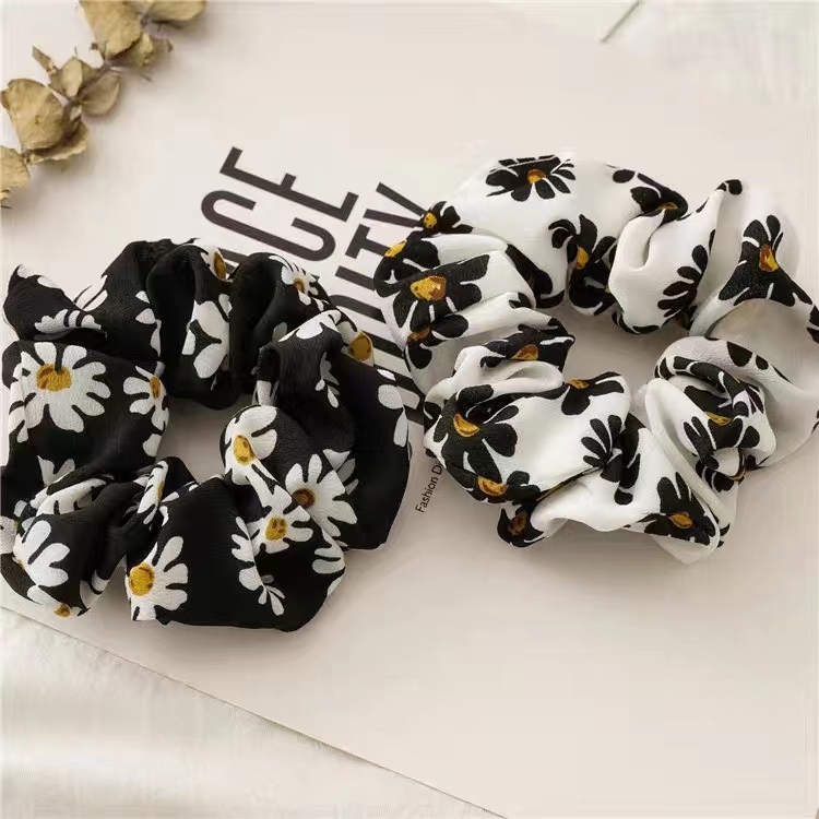 Daisy black and white fabric large intestine ring