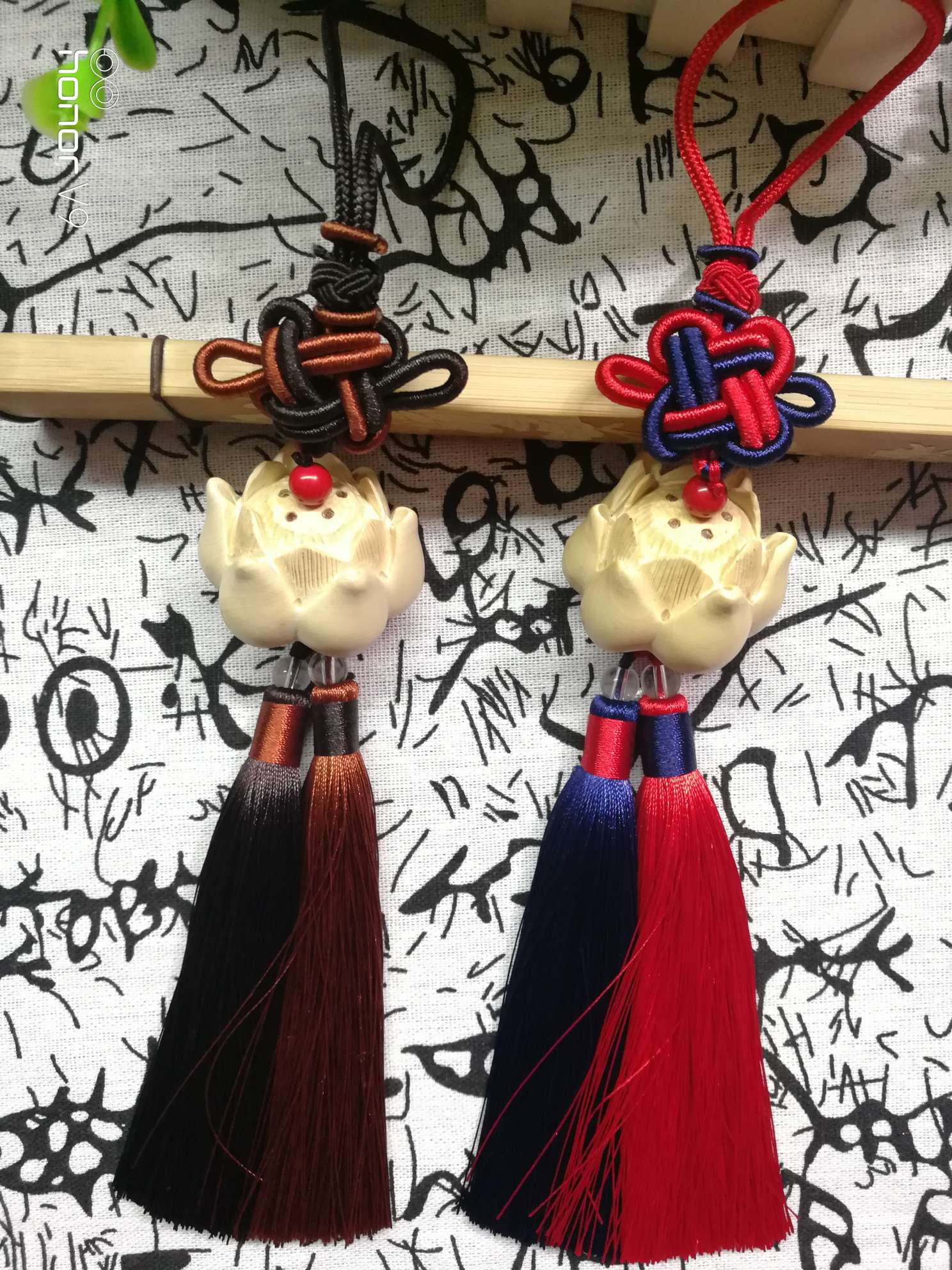 Boxwood blood-dripping lotus car hanging Application Scenario