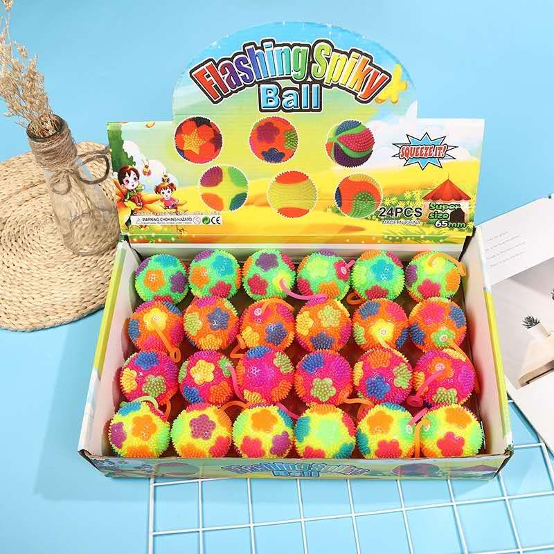 地摊款软绳哨子弹力闪光贴片梅花按摩球