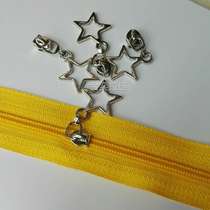 4.2 Nylon hanging white five - point star zipper head bed luggage and bags with a full range of colors can be customized