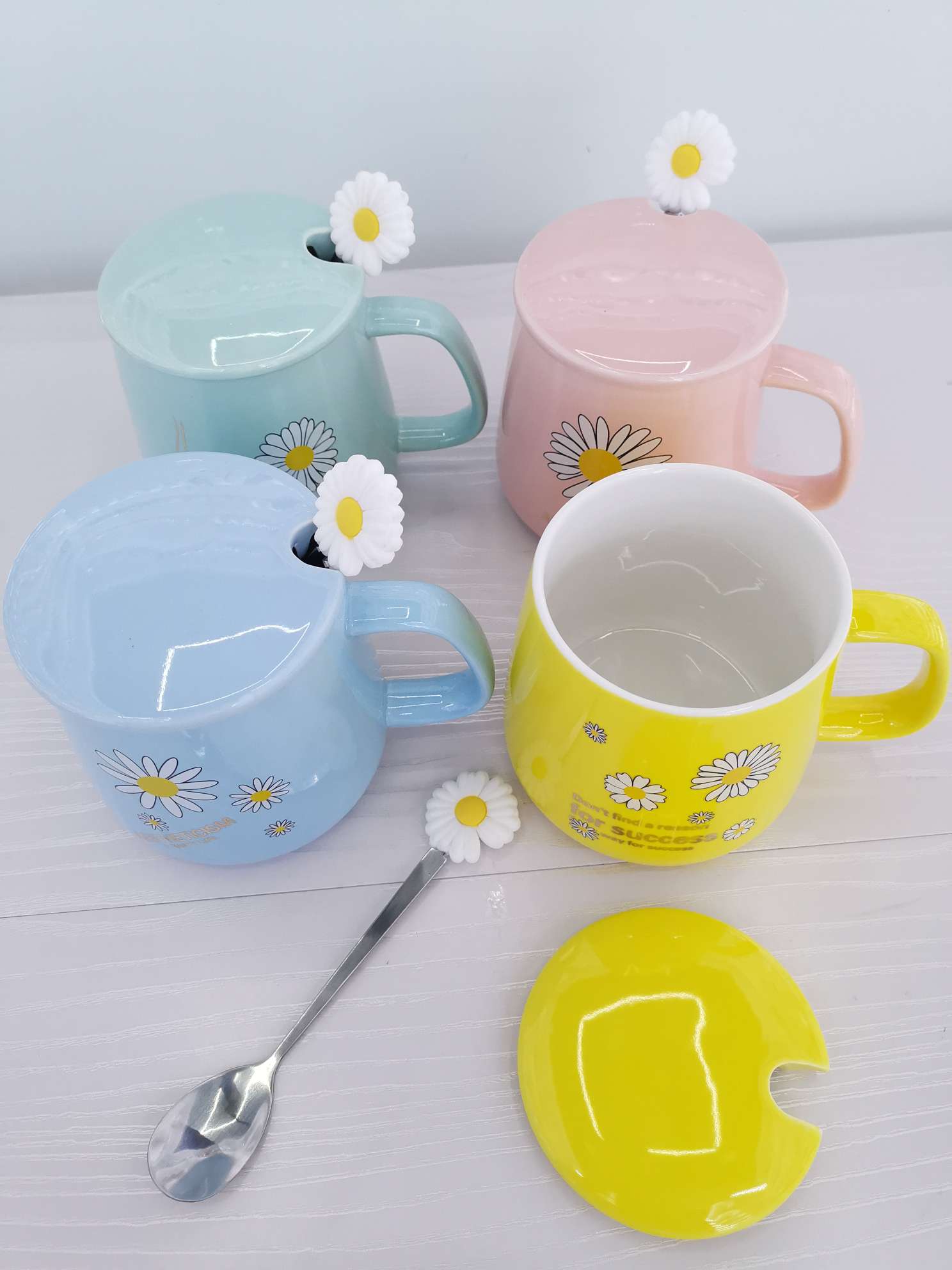 Fresh chrysanthemum-colored glazed ceramic mugs, coffee cups and water cups details Picture
