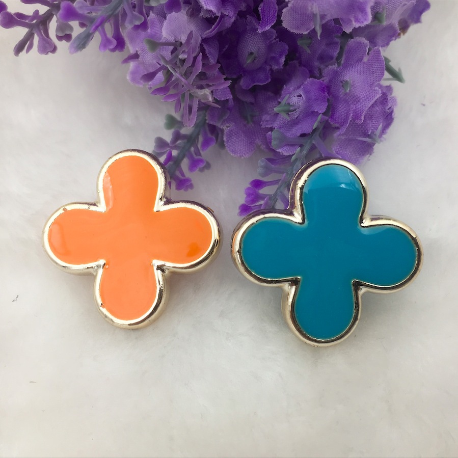 Korean version CCB gold and silver double-sided oil-dripping cross plum blossom perforated bead diy jewelry bracelet necklace accessories wholesale Item Picture