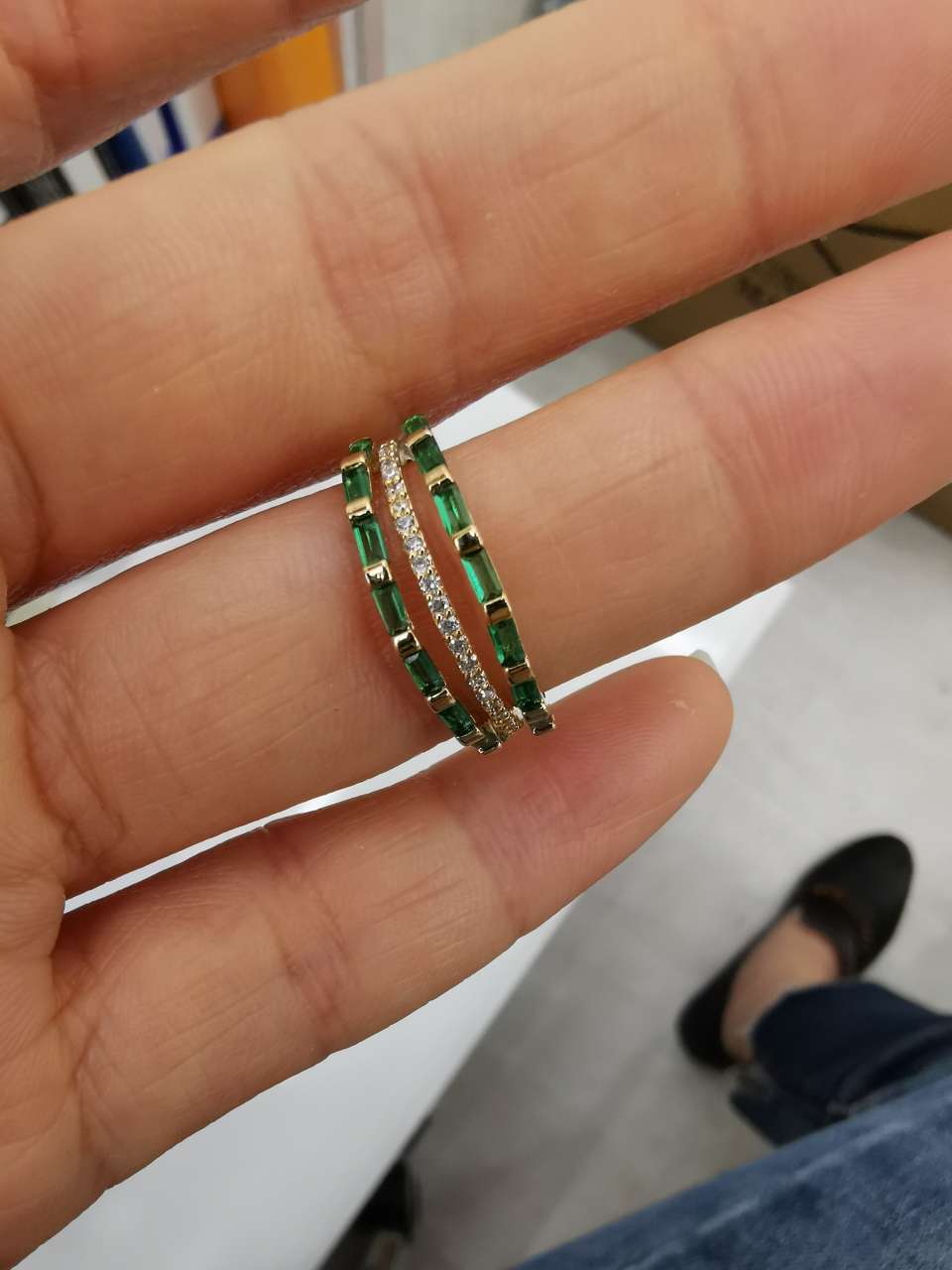 Fashion emerald zircon ring