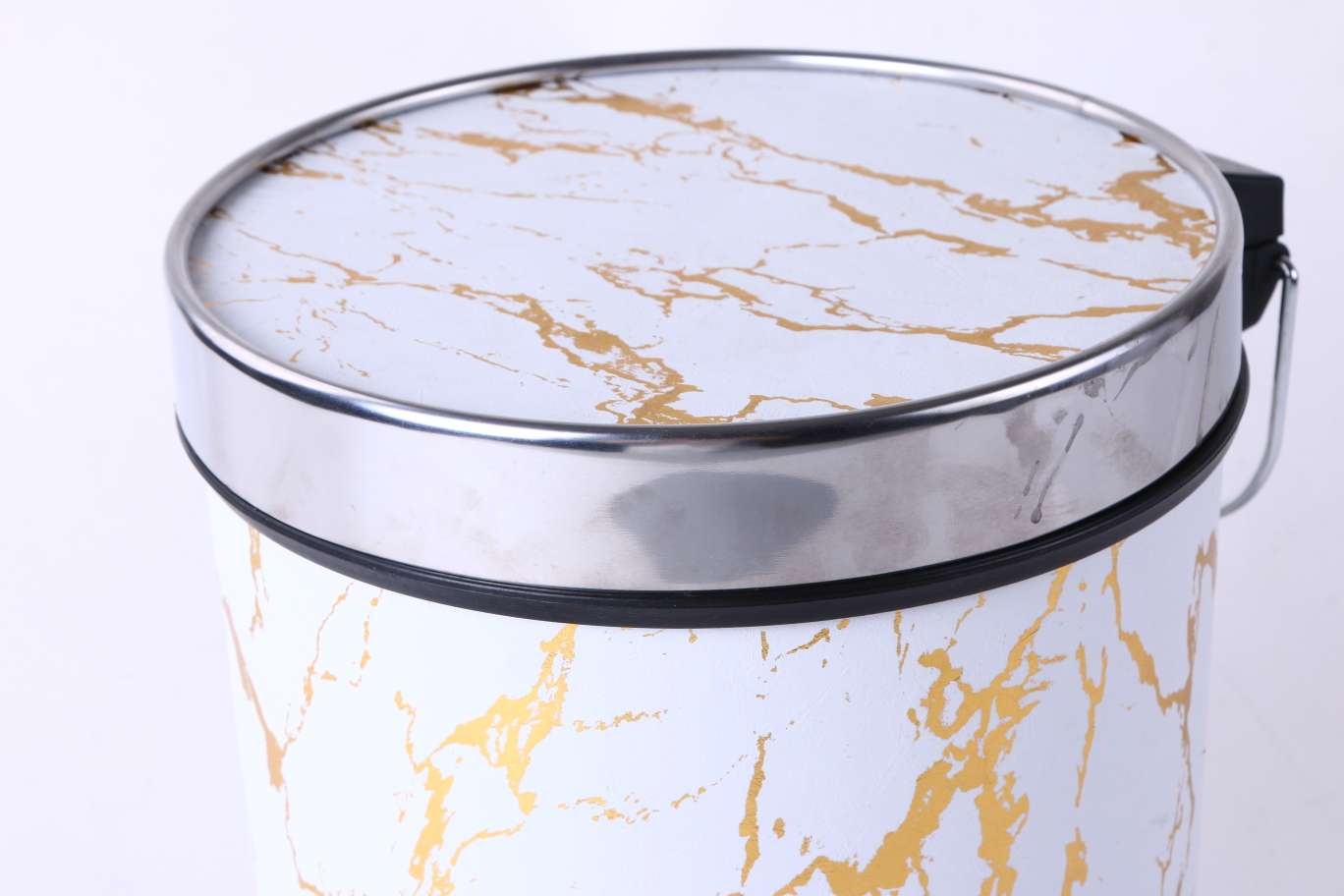 Marble Indoor Pedal-Bin
5Litter
8Litter Application Scenario