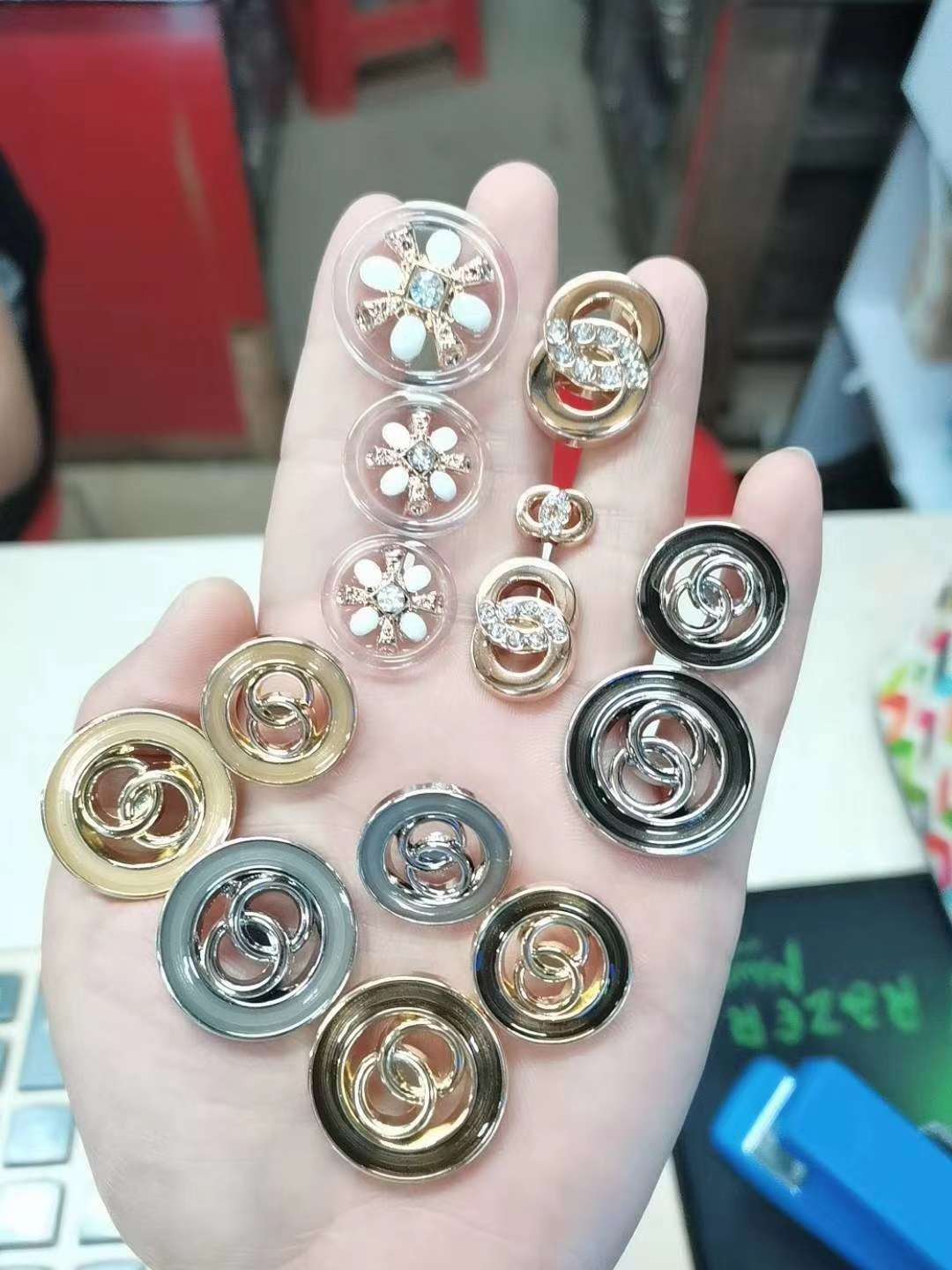 缝线合金钮扣金属钮扣女式服装纽扣针线钮扣时尚纽扣